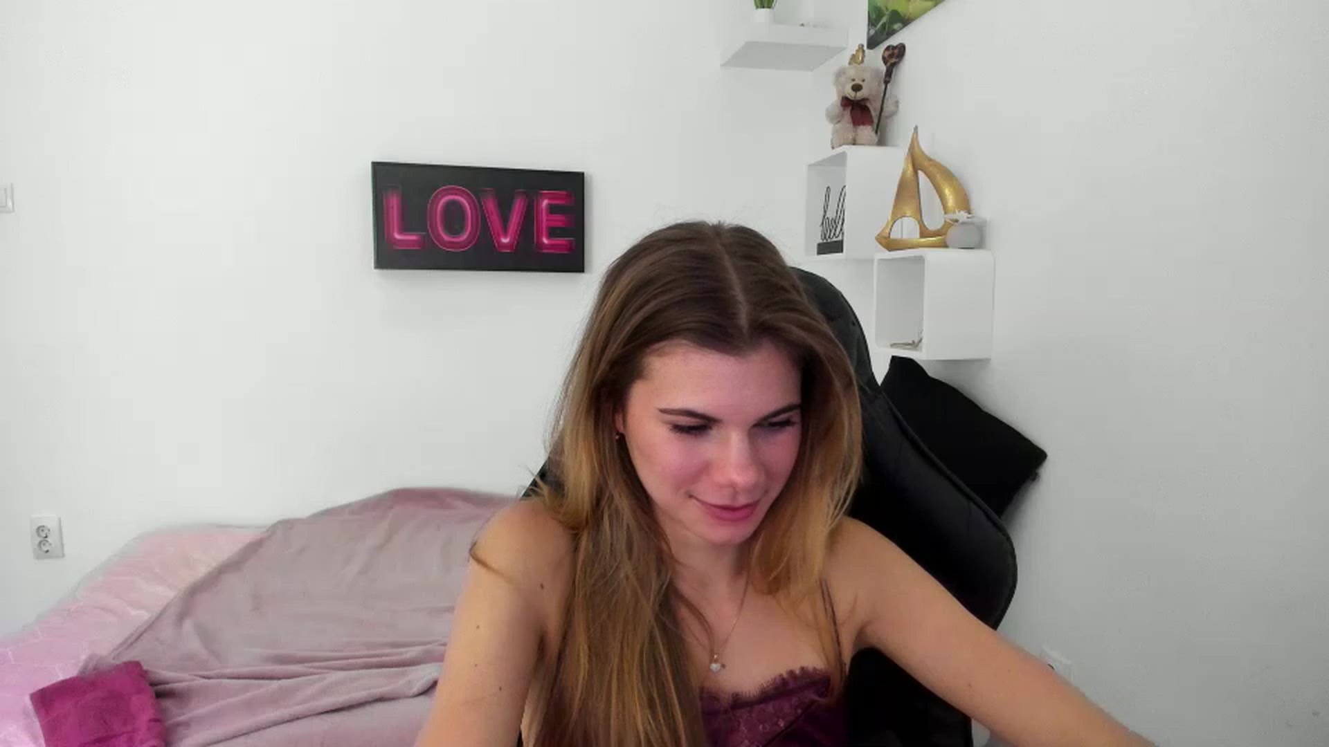 Gallery image thumbnail from RileyReid_18's myfreecams stream on, 12/30/2022, 14:00 image 14 of 20