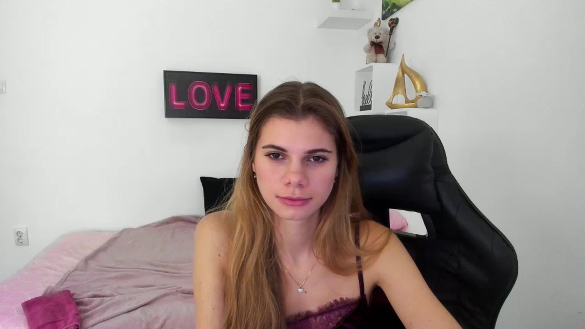 Gallery image thumbnail from RileyReid_18's myfreecams stream on, 12/30/2022, 15:43 image 20 of 20