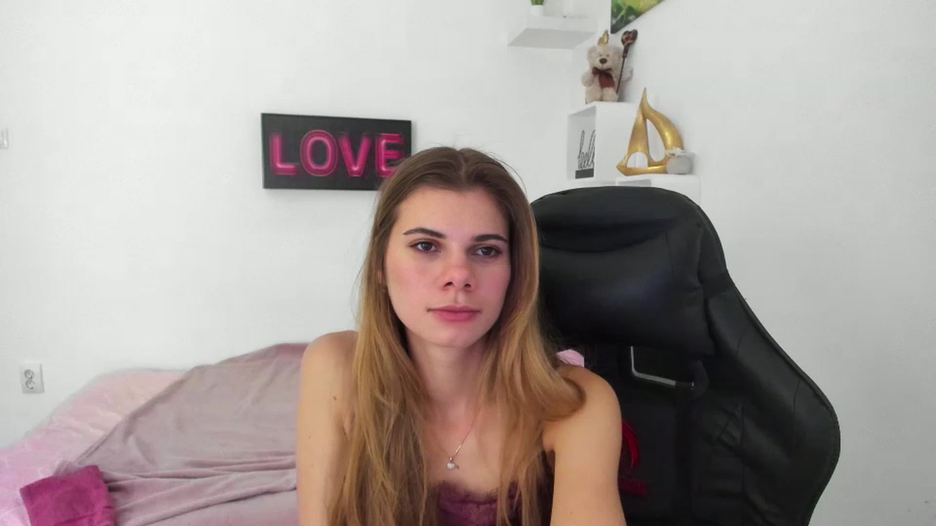 Gallery image thumbnail from RileyReid_18's myfreecams stream on, 12/30/2022, 15:43 image 4 of 20