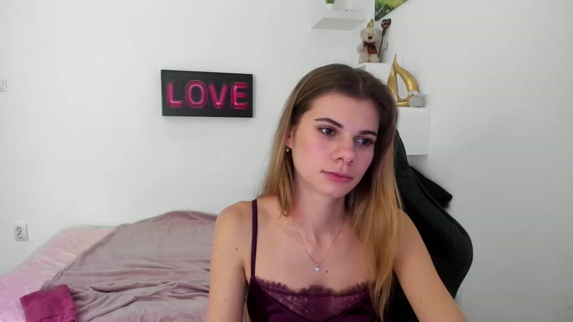 Gallery image thumbnail from RileyReid_18's myfreecams stream on, 12/30/2022, 15:43 image 10 of 20