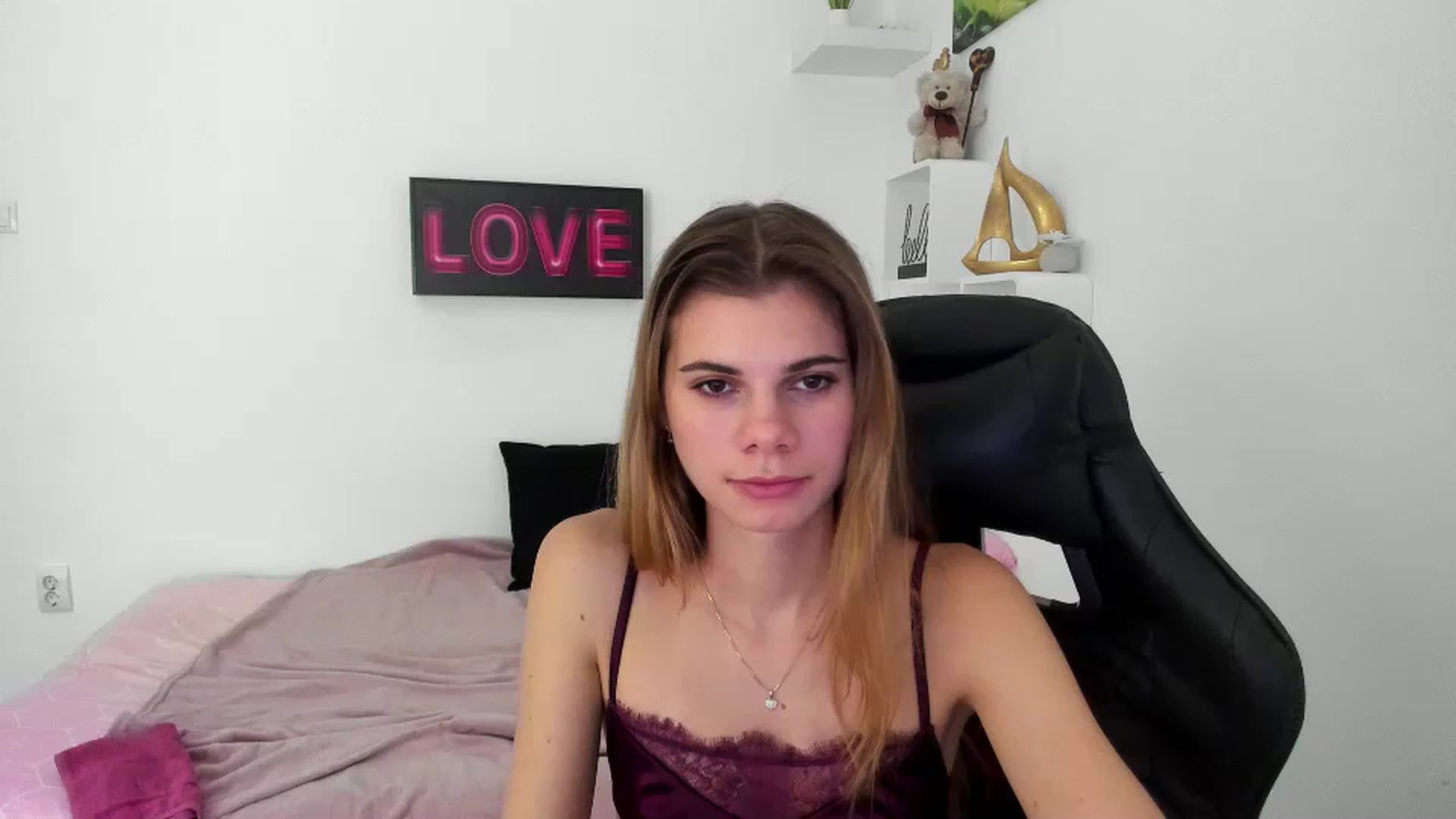 Gallery image thumbnail from RileyReid_18's myfreecams stream on, 12/30/2022, 15:43 image 15 of 20