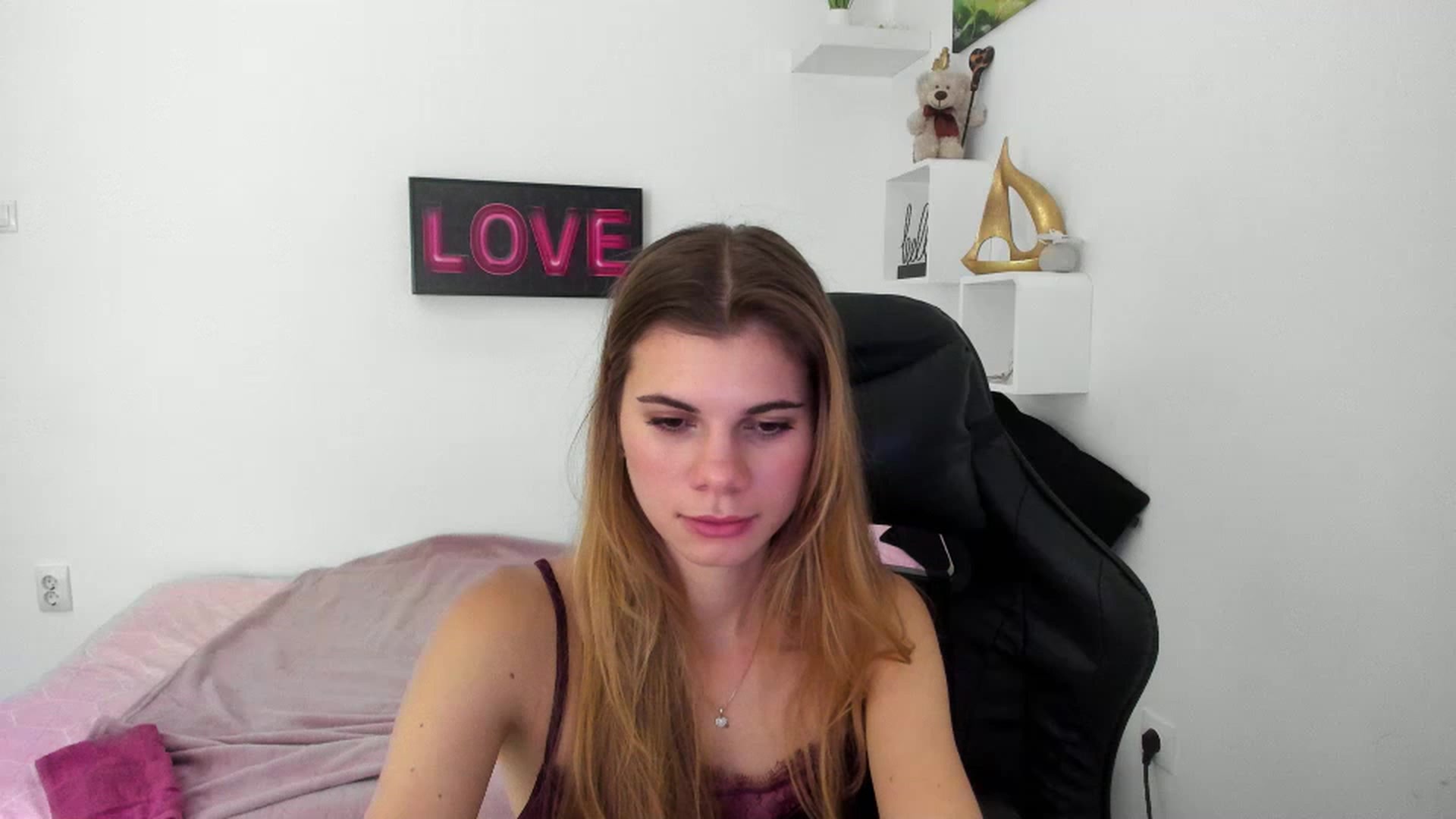 Gallery image thumbnail from RileyReid_18's myfreecams stream on, 12/30/2022, 15:43 image 5 of 20