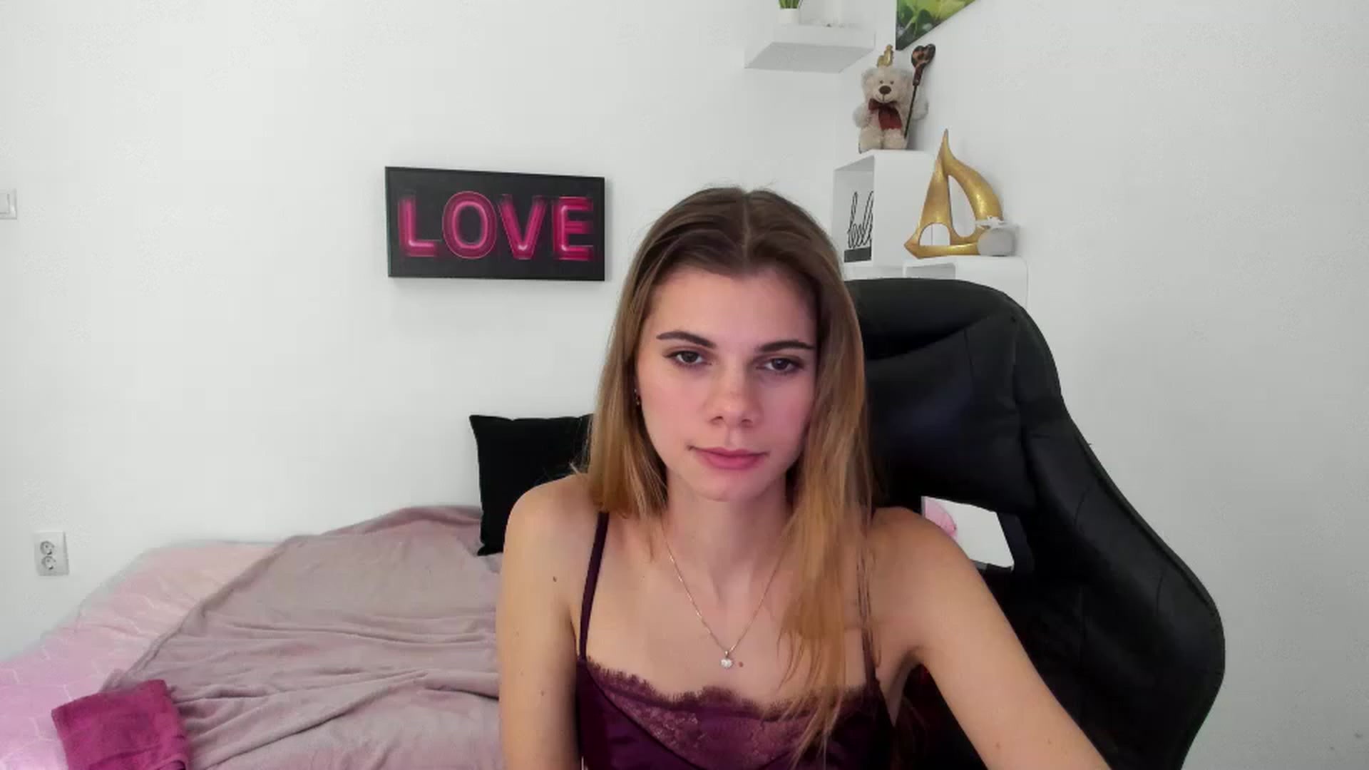 Gallery image thumbnail from RileyReid_18's myfreecams stream on, 12/30/2022, 15:43 image 14 of 20