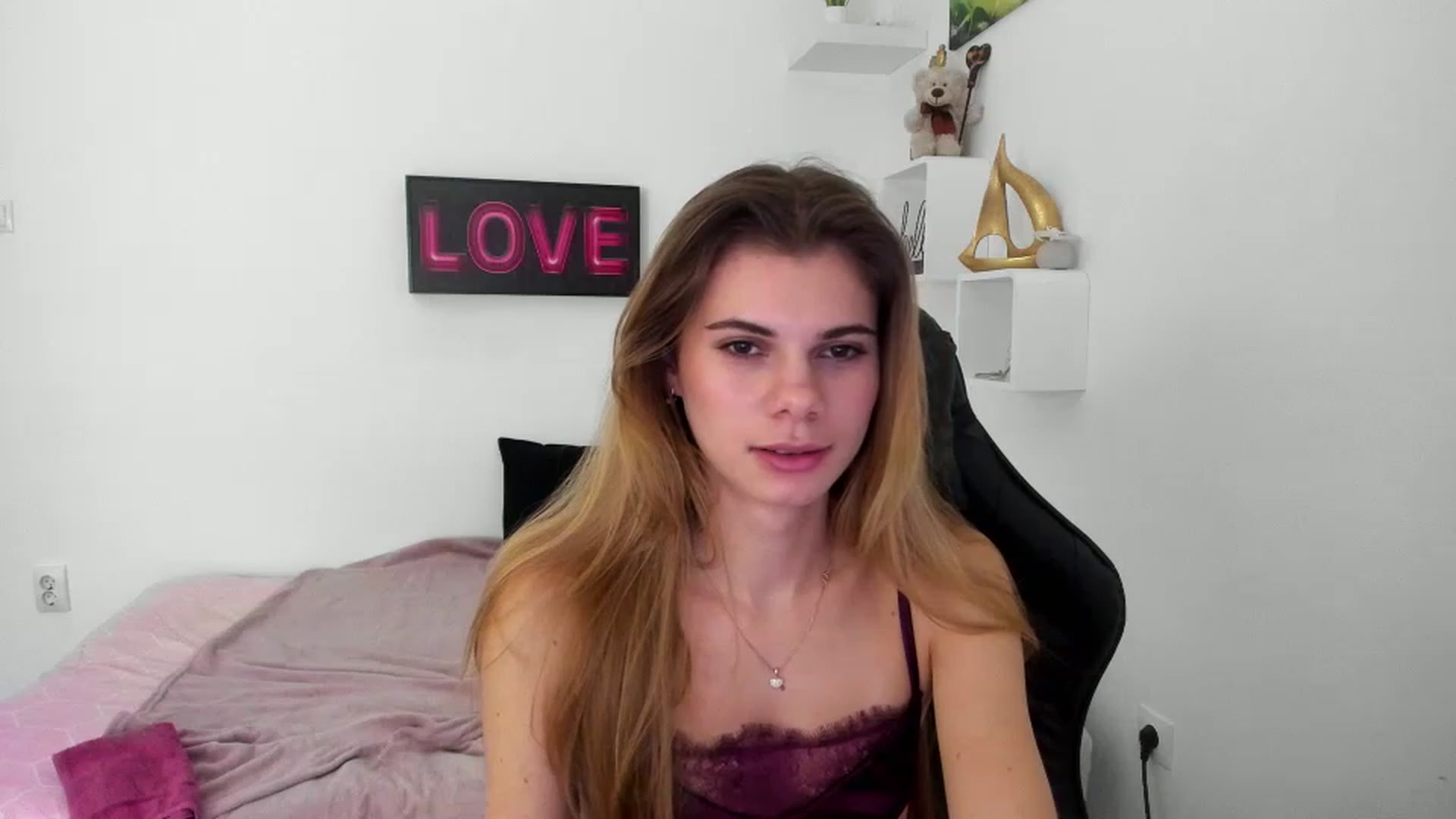 Gallery image thumbnail from RileyReid_18's myfreecams stream on, 12/30/2022, 16:24 image 11 of 20