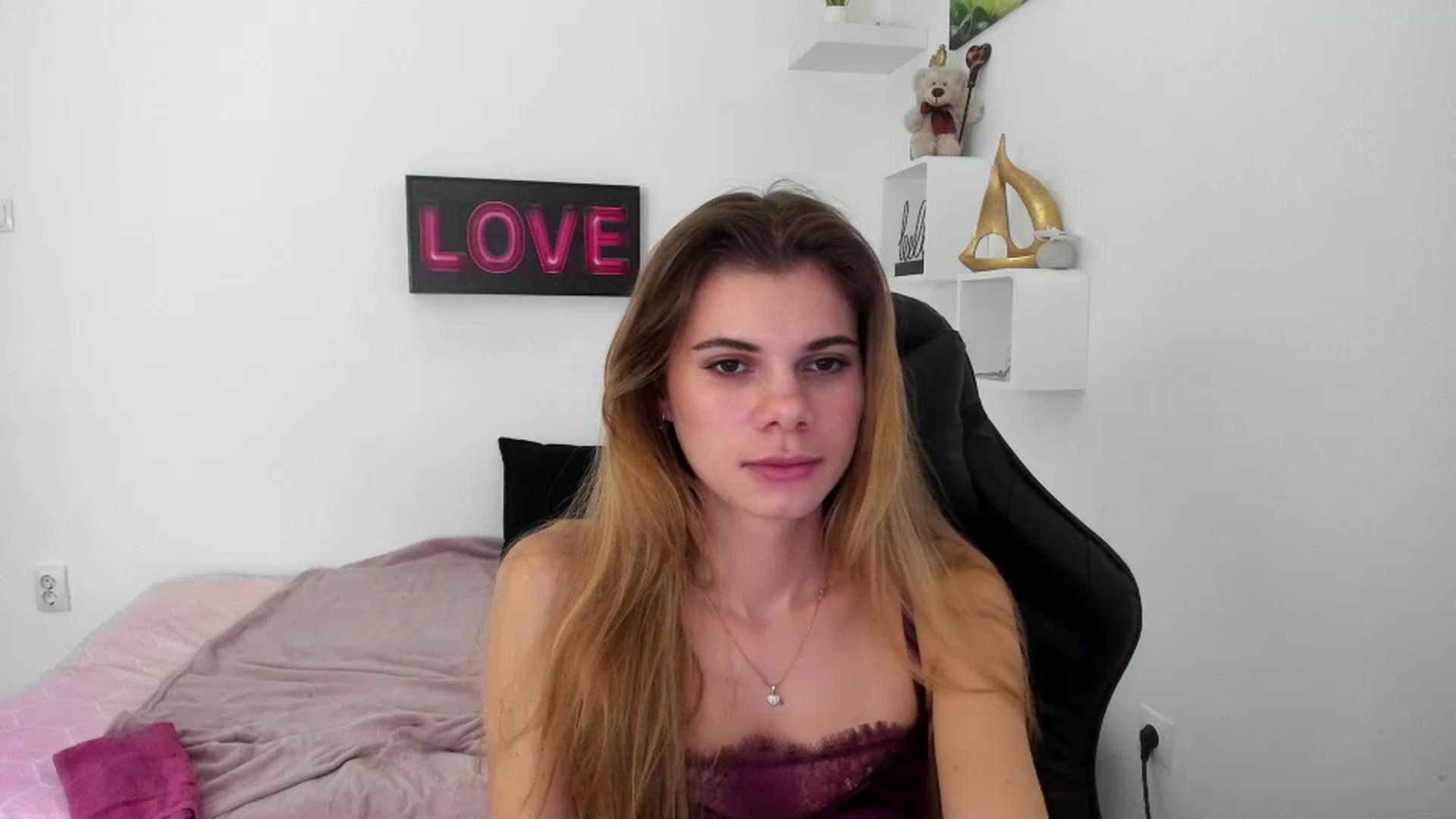 Gallery image thumbnail from RileyReid_18's myfreecams stream on, 12/30/2022, 16:24 image 15 of 20