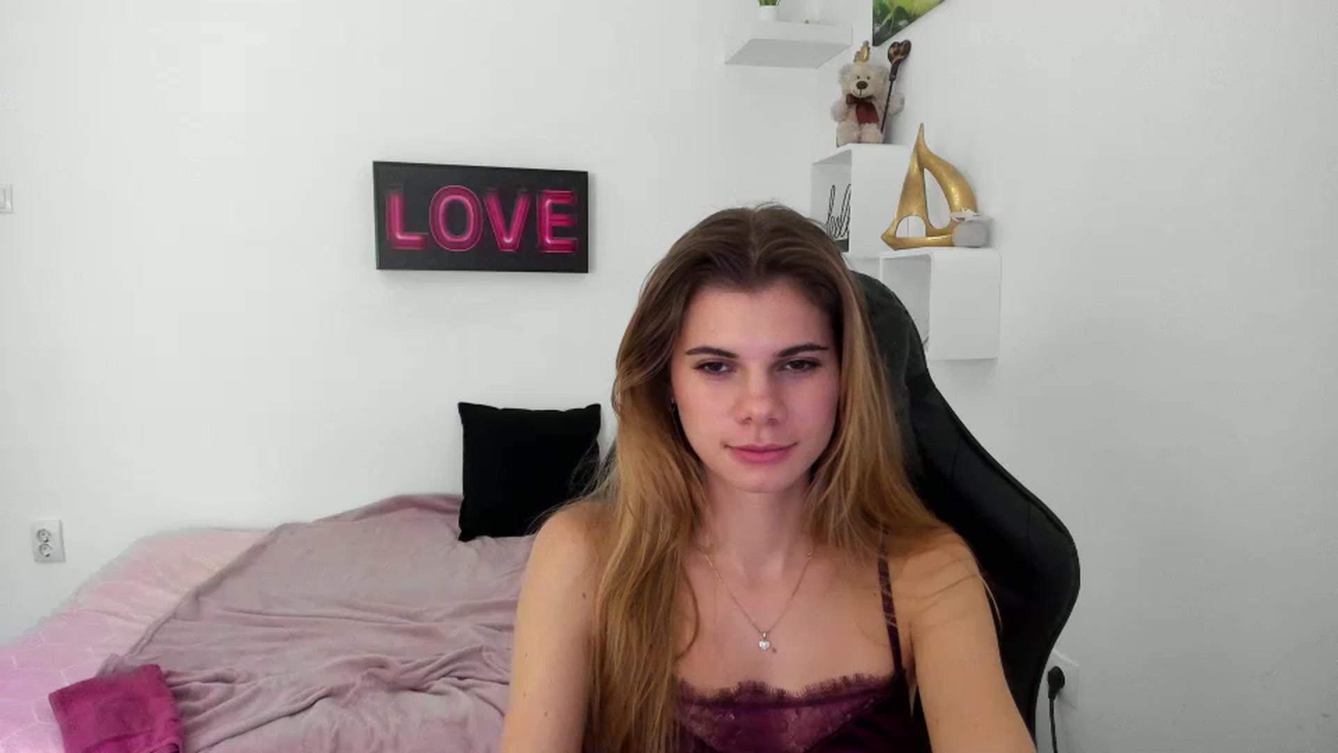 Gallery image thumbnail from RileyReid_18's myfreecams stream on, 12/30/2022, 16:24 image 17 of 20