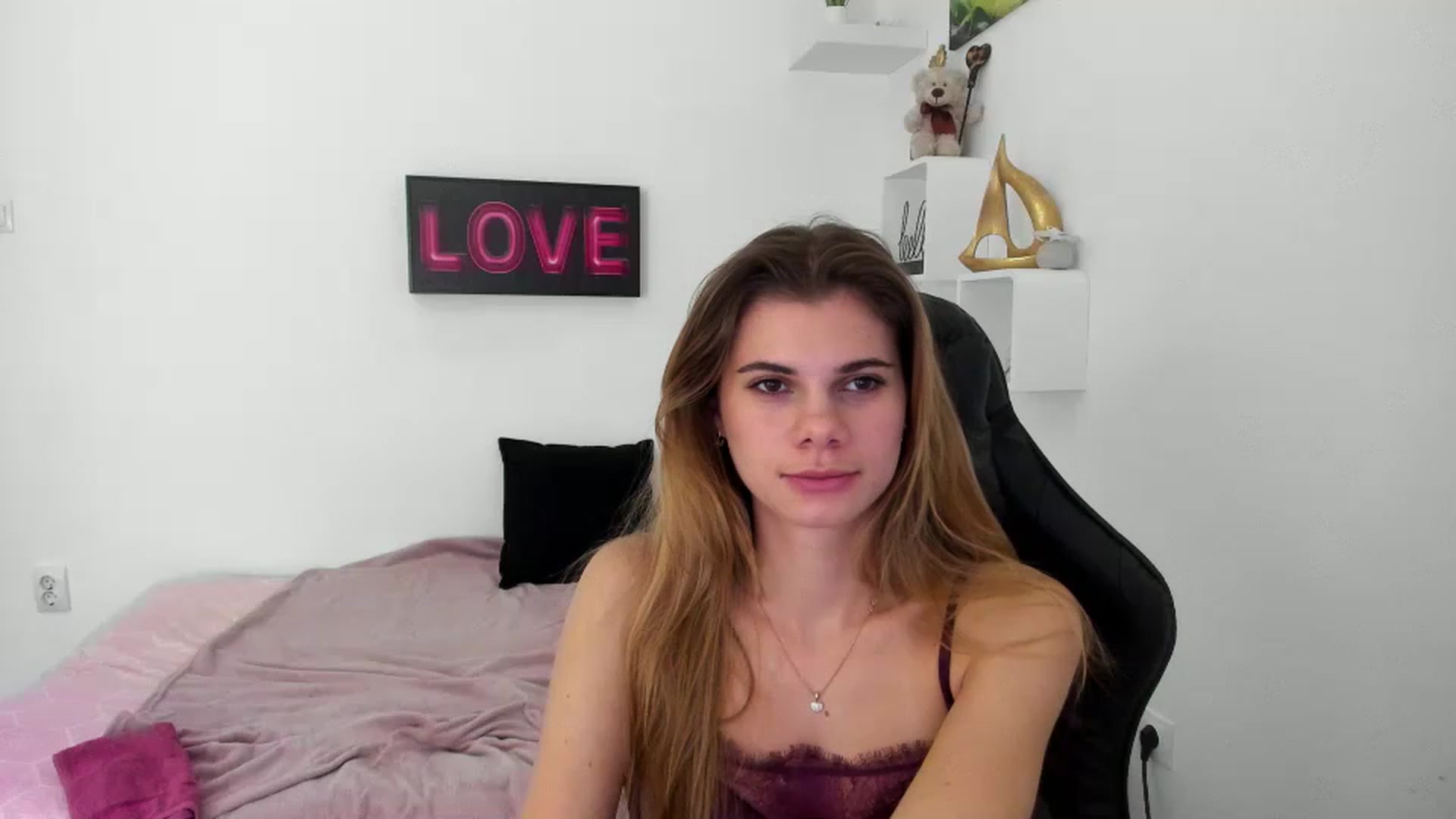 Gallery image thumbnail from RileyReid_18's myfreecams stream on, 12/30/2022, 16:24 image 16 of 20
