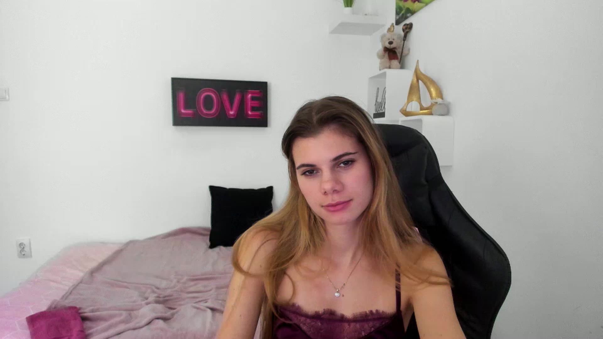 Gallery image thumbnail from RileyReid_18's myfreecams stream on, 12/30/2022, 17:11 image 18 of 20
