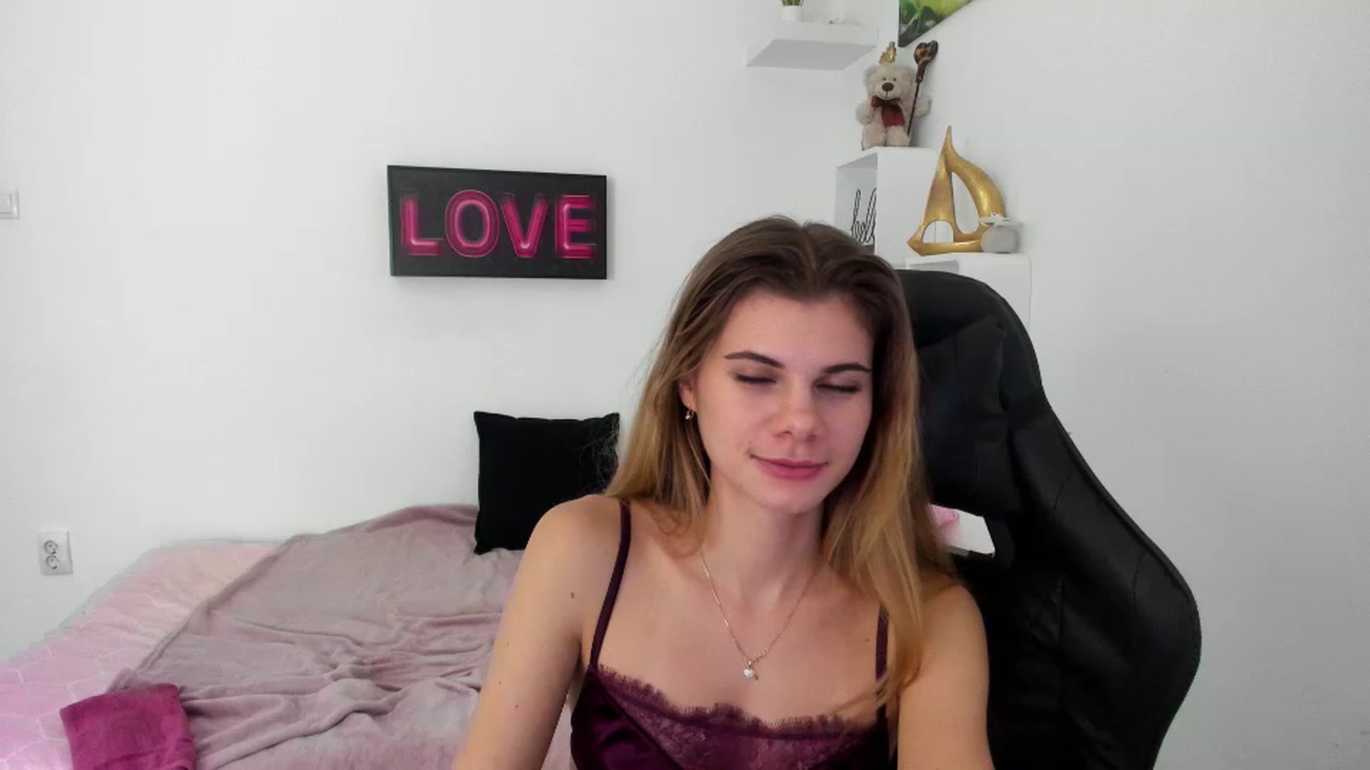 Gallery image thumbnail from RileyReid_18's myfreecams stream on, 12/30/2022, 17:11 image 13 of 20