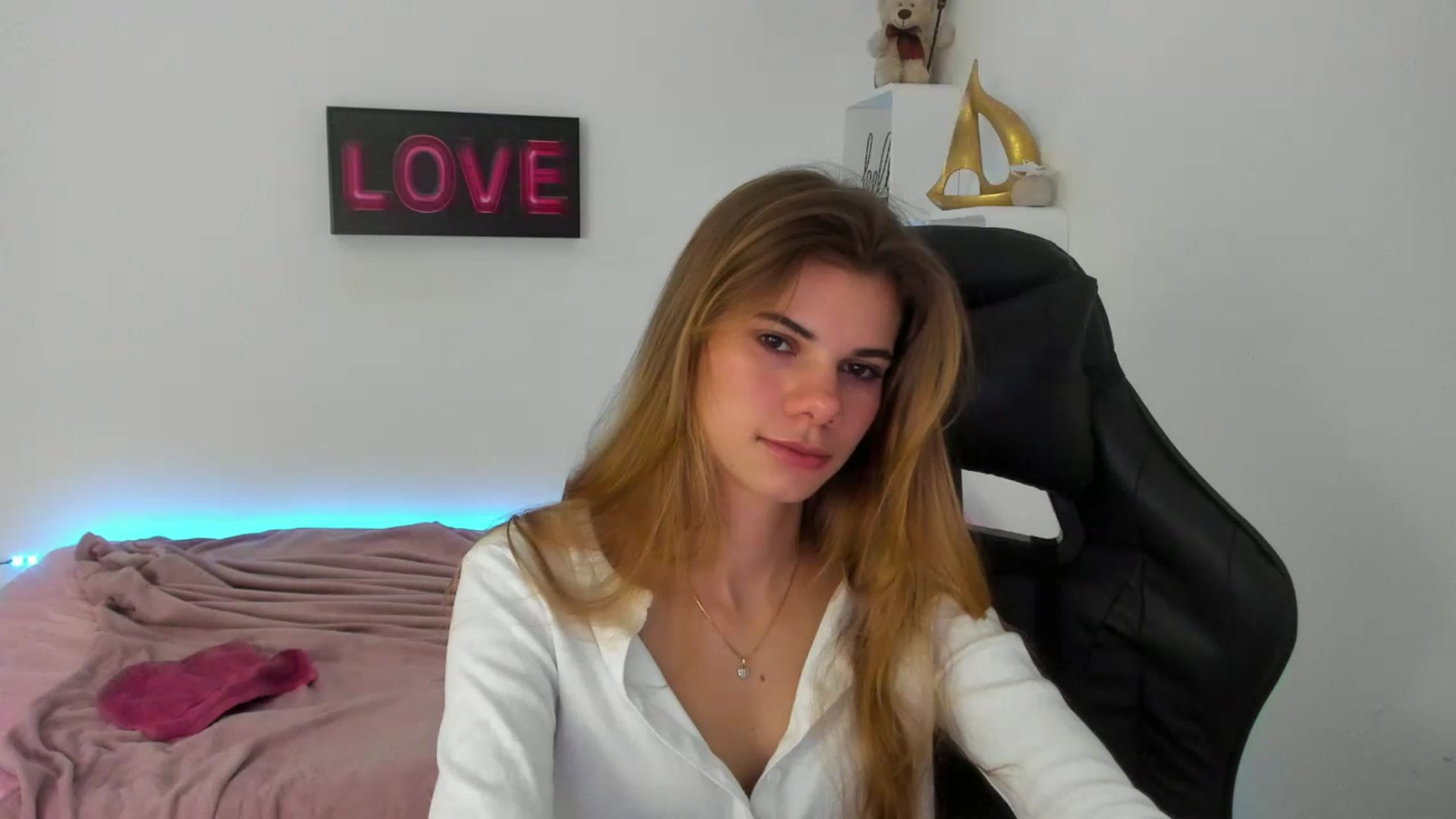 Gallery image thumbnail from RileyReid_18's myfreecams stream on, 12/31/2022, 08:48 image 20 of 20