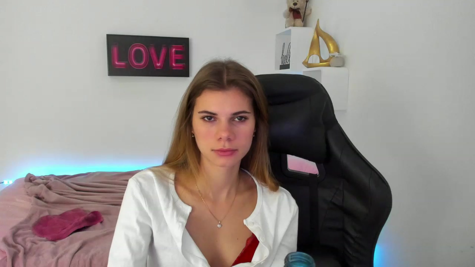 Gallery image thumbnail from RileyReid_18's myfreecams stream on, 12/31/2022, 08:48 image 3 of 20