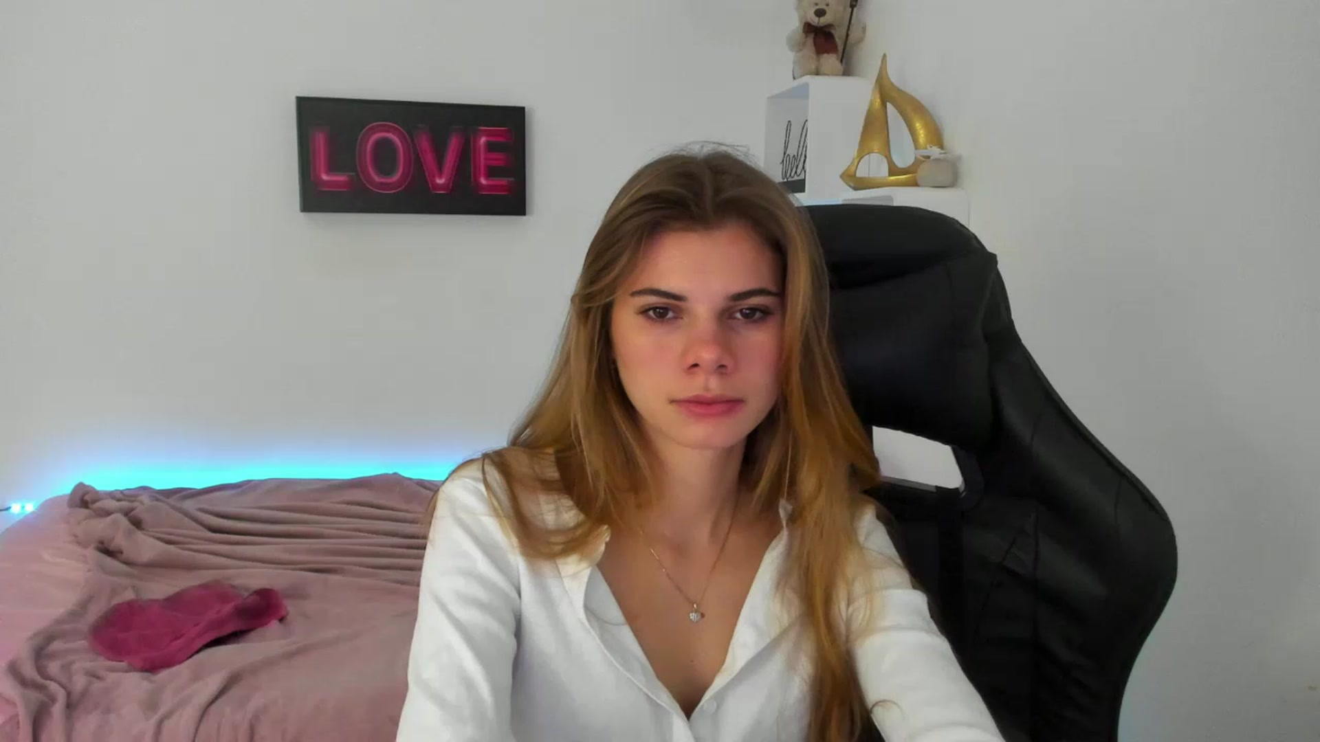 Gallery image thumbnail from RileyReid_18's myfreecams stream on, 12/31/2022, 08:48 image 19 of 20