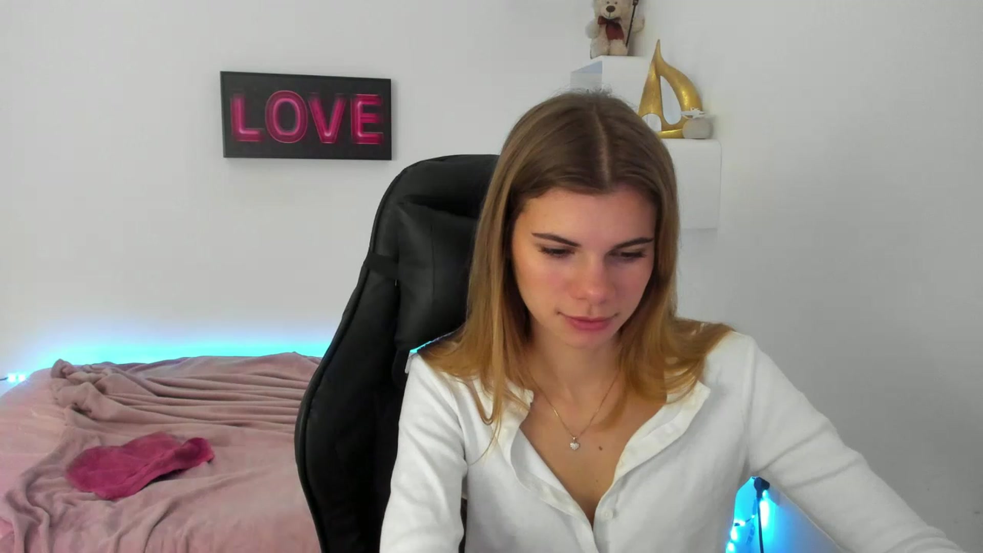 Gallery image thumbnail from RileyReid_18's myfreecams stream on, 12/31/2022, 08:48 image 9 of 20