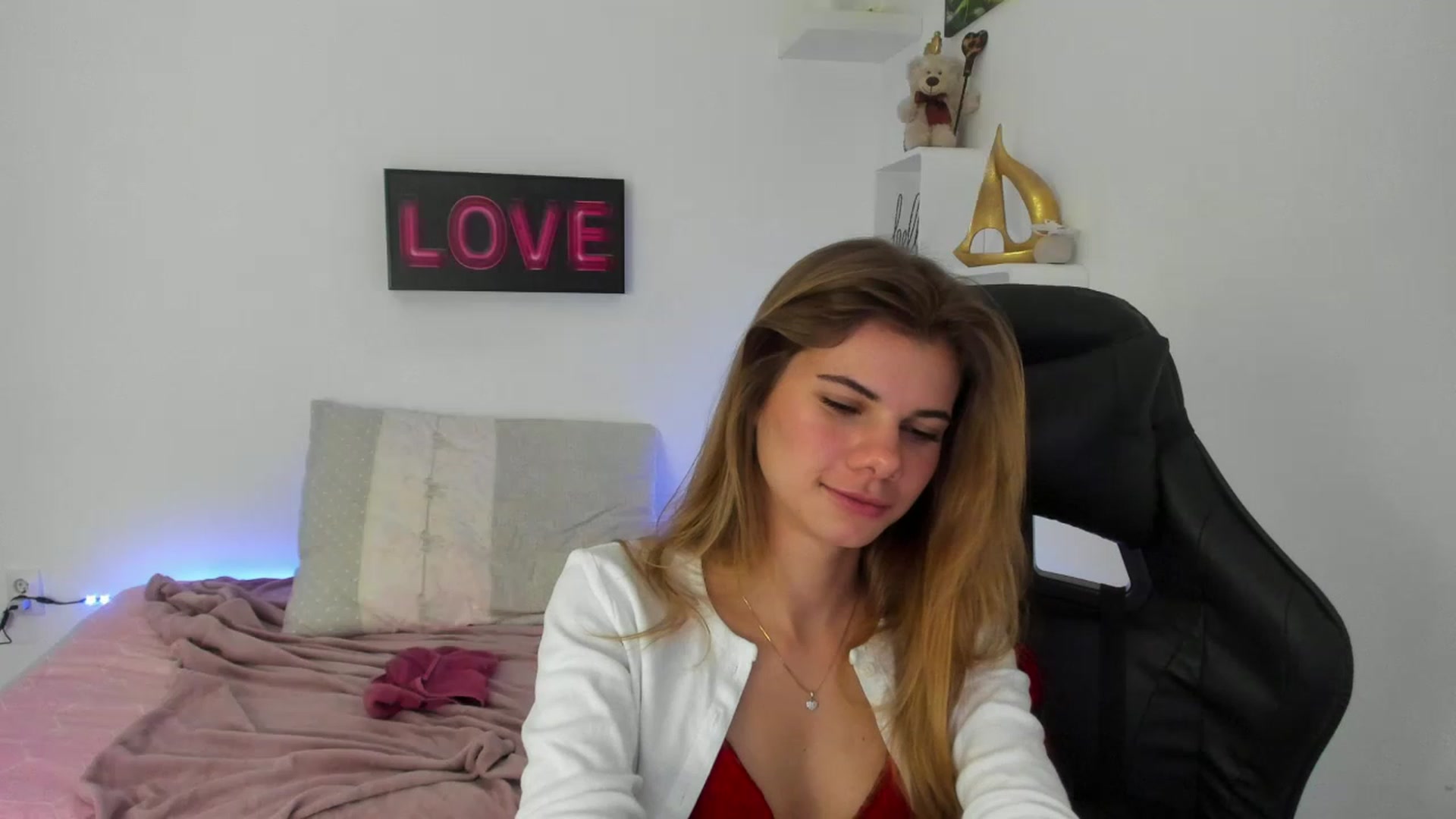 Gallery image thumbnail from RileyReid_18's myfreecams stream on, 12/31/2022, 10:23 image 10 of 20