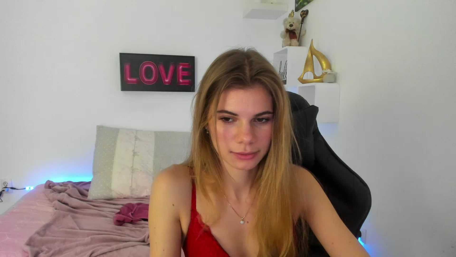 Gallery image thumbnail from RileyReid_18's myfreecams stream on, 12/31/2022, 10:23 image 20 of 20