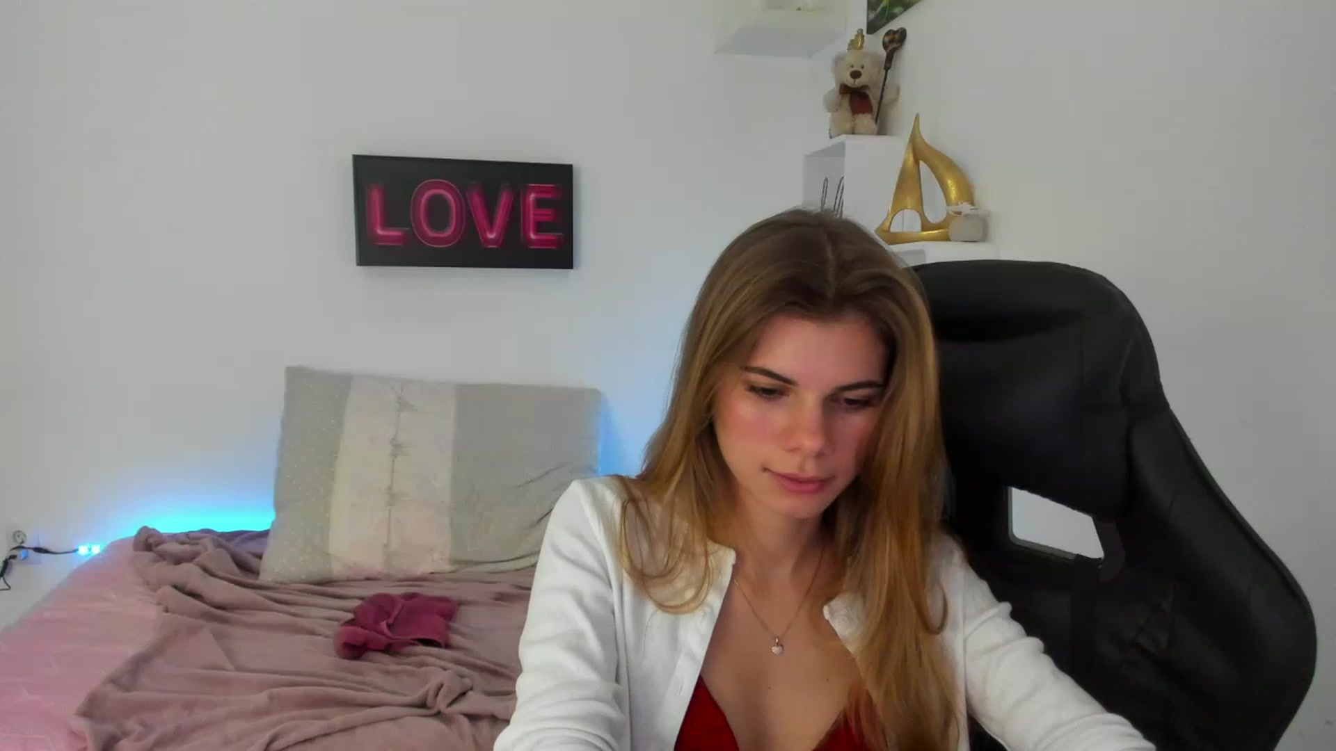Gallery image thumbnail from RileyReid_18's myfreecams stream on, 12/31/2022, 10:23 image 7 of 20