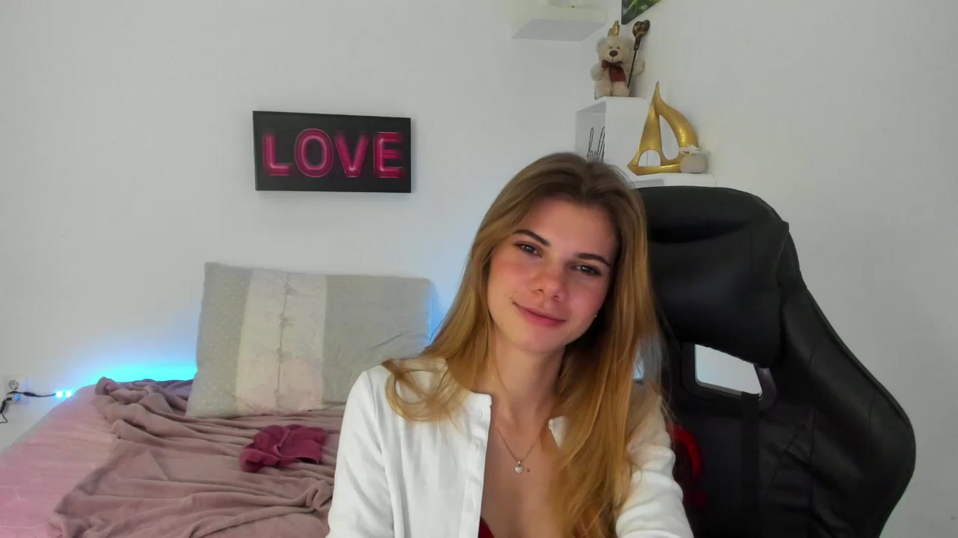 Gallery image thumbnail from RileyReid_18's myfreecams stream on, 12/31/2022, 10:23 image 3 of 20