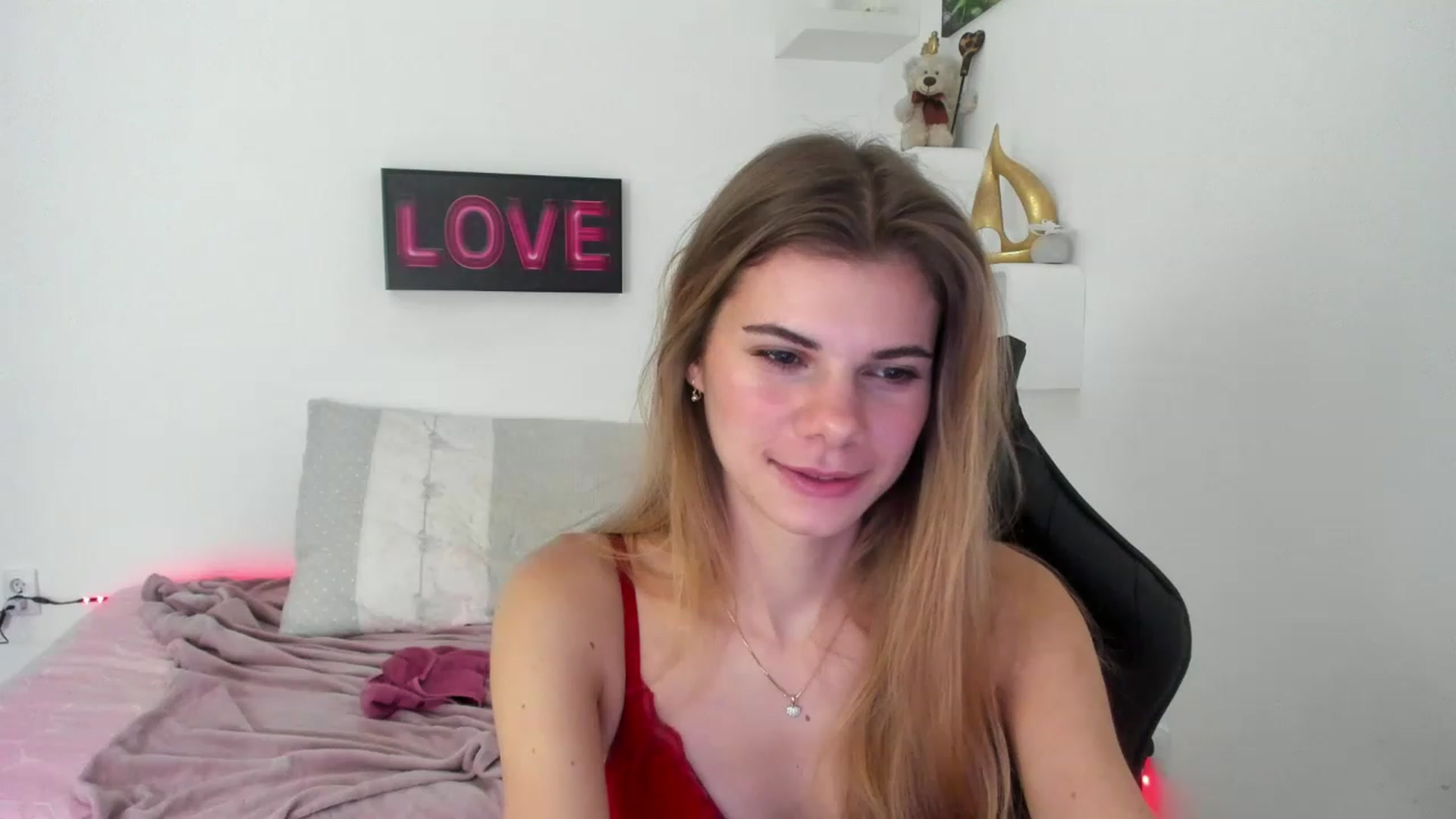 Gallery image thumbnail from RileyReid_18's myfreecams stream on, 12/31/2022, 10:23 image 18 of 20