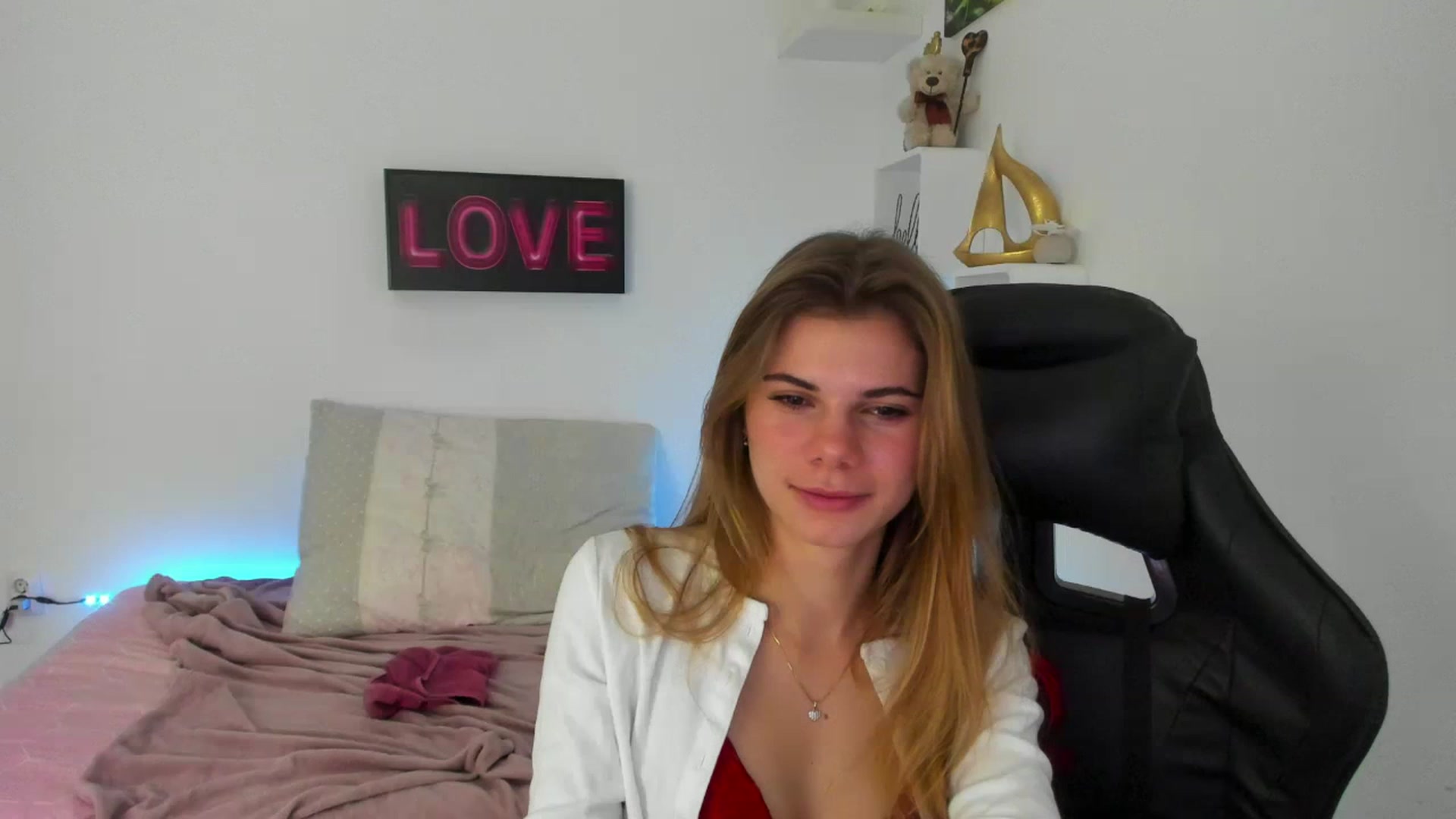 Gallery image thumbnail from RileyReid_18's myfreecams stream on, 12/31/2022, 10:23 image 4 of 20