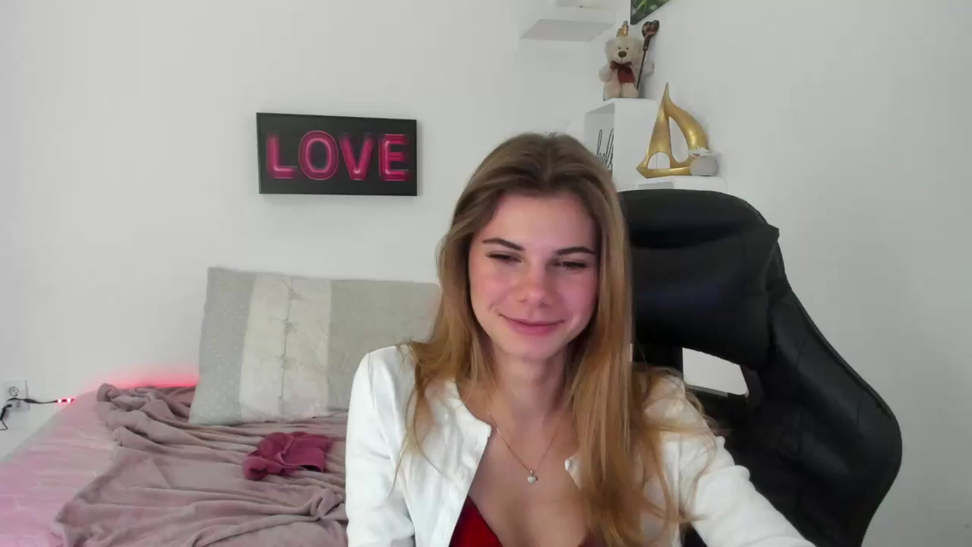 Gallery image thumbnail from RileyReid_18's myfreecams stream on, 12/31/2022, 10:23 image 13 of 20
