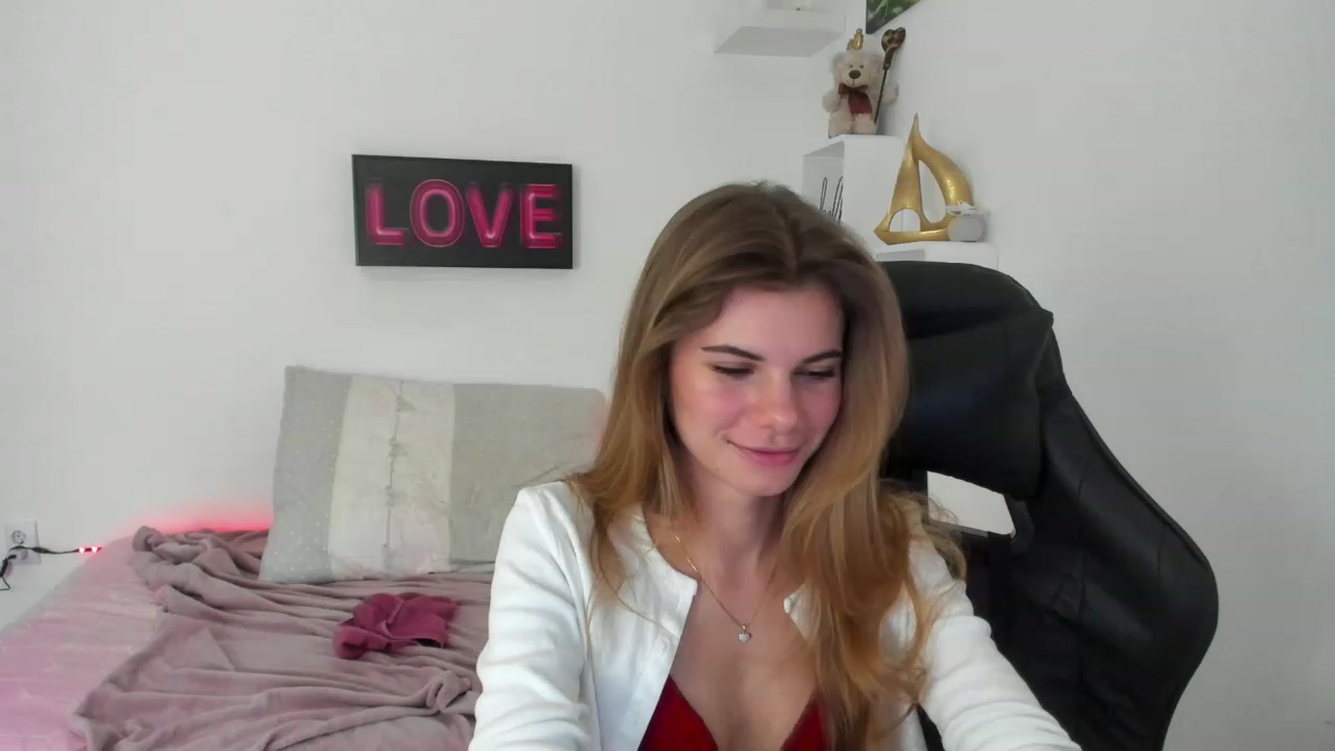 Gallery image thumbnail from RileyReid_18's myfreecams stream on, 12/31/2022, 10:23 image 12 of 20