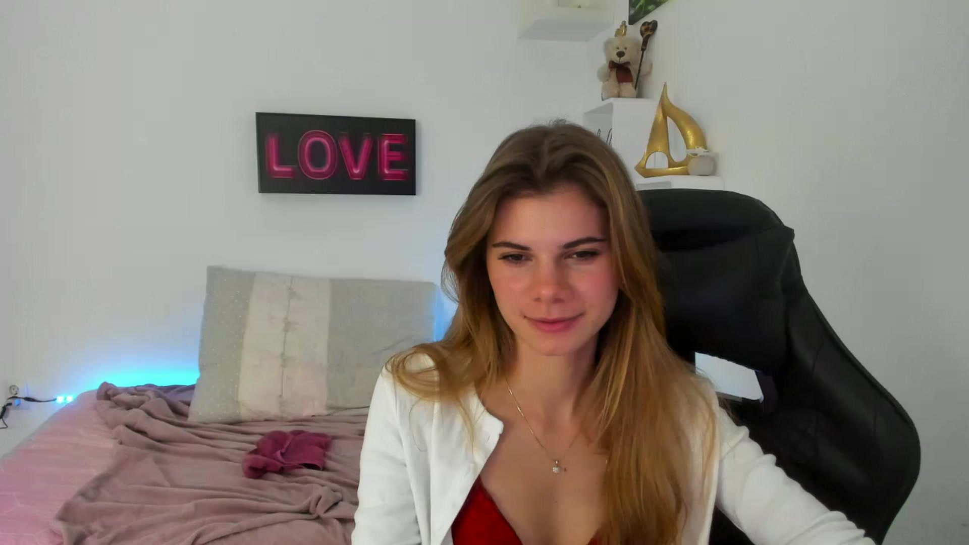 Gallery image thumbnail from RileyReid_18's myfreecams stream on, 12/31/2022, 10:23 image 1 of 20