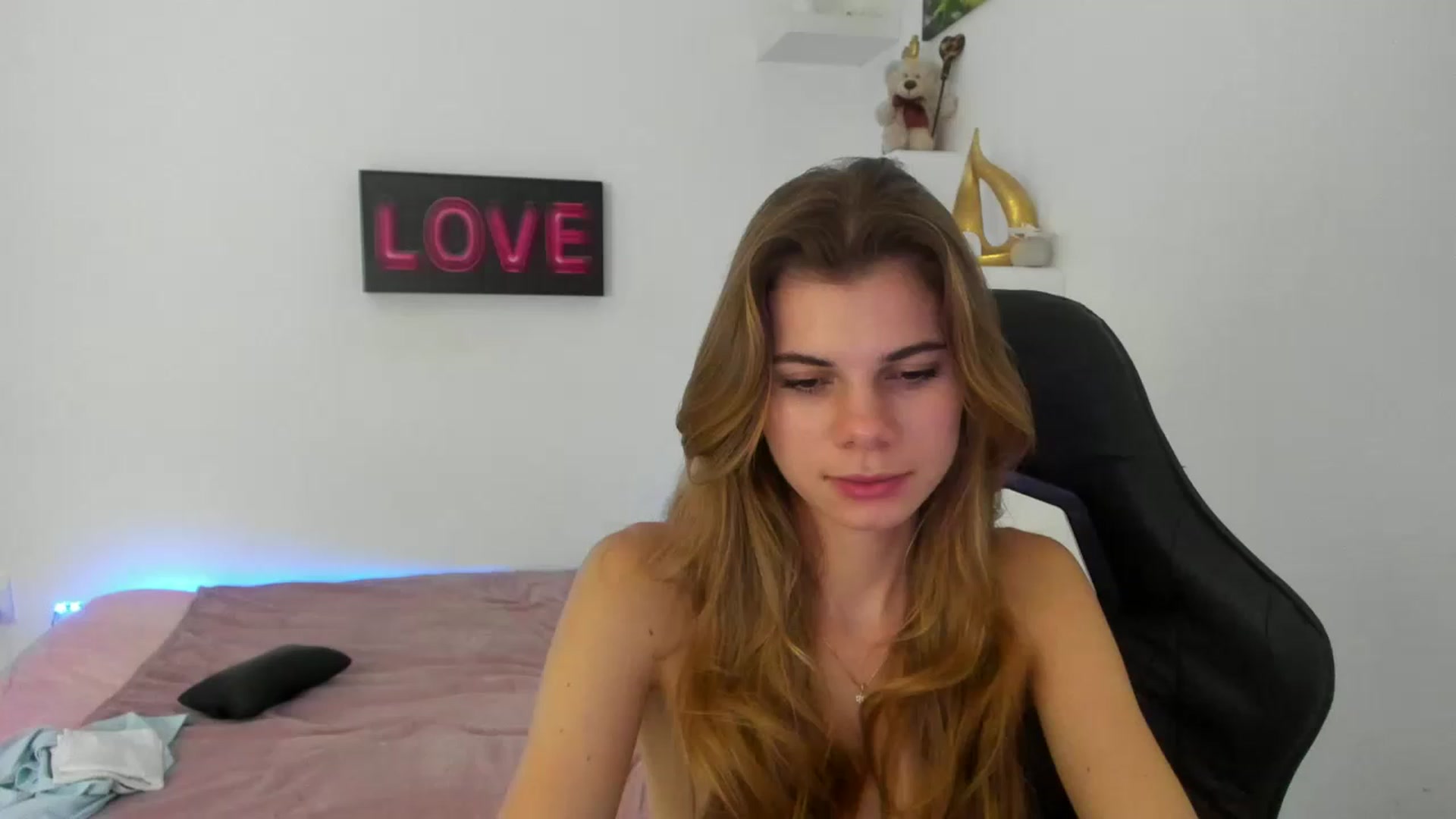 Gallery image thumbnail from RileyReid_18's myfreecams stream on, 01/01/2023, 17:00 image 19 of 20