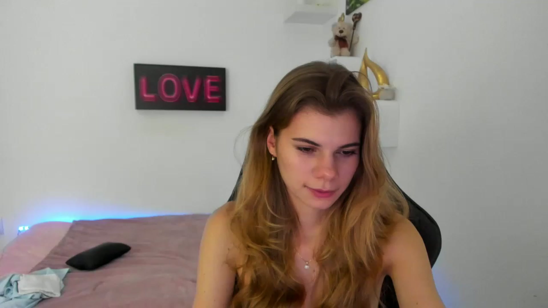 Gallery image thumbnail from RileyReid_18's myfreecams stream on, 01/01/2023, 17:00 image 14 of 20