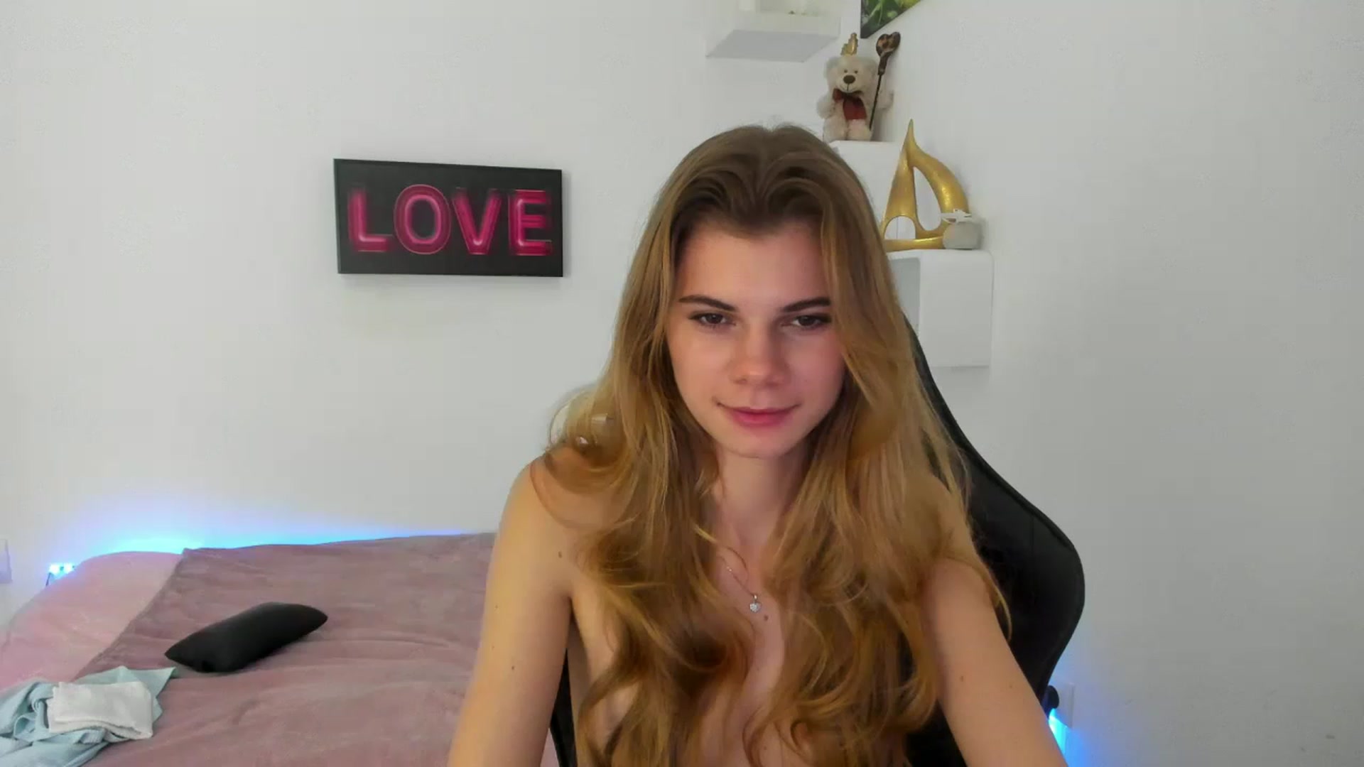 Gallery image thumbnail from RileyReid_18's myfreecams stream on, 01/01/2023, 17:00 image 10 of 20