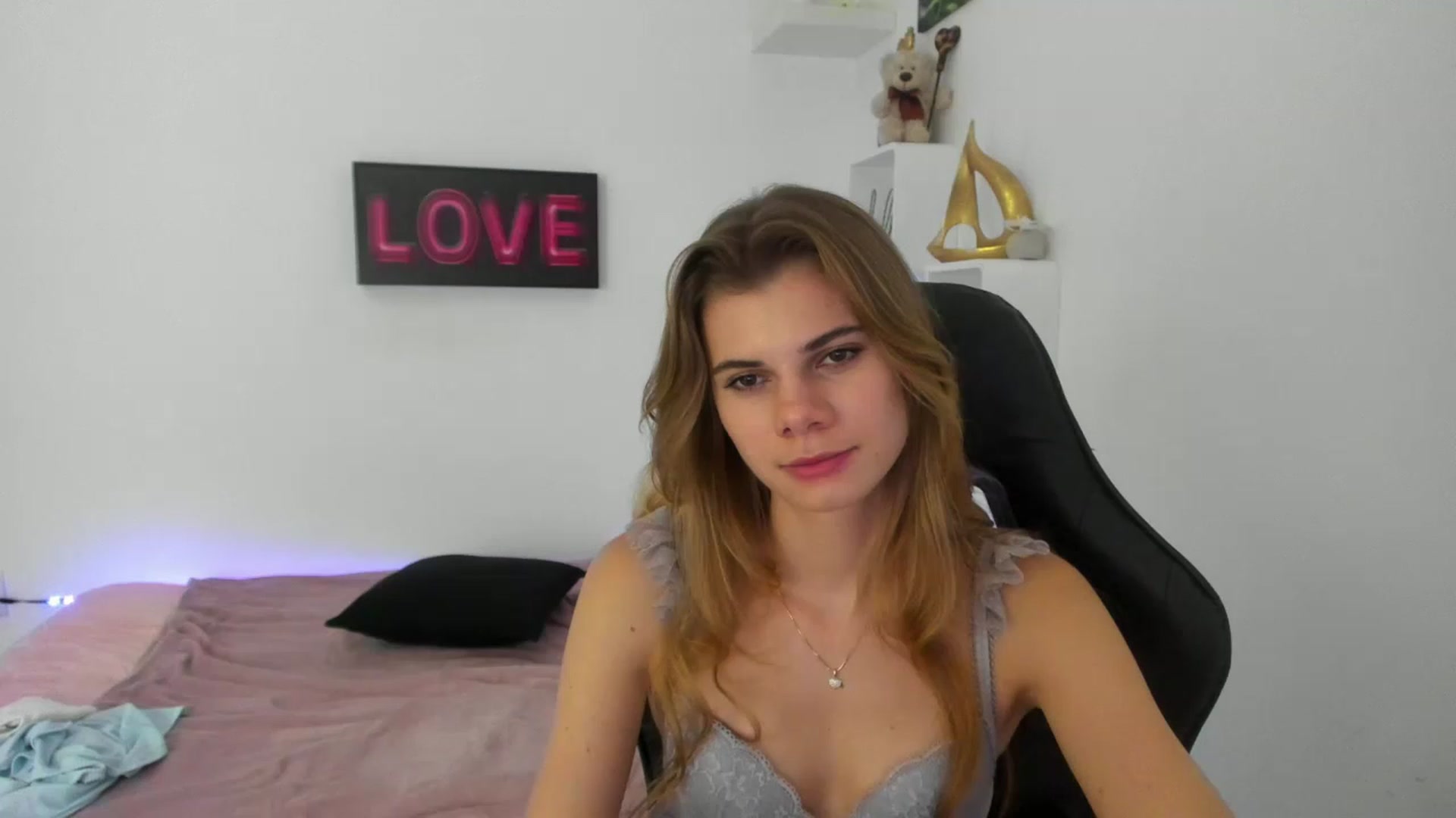 Gallery image thumbnail from RileyReid_18's myfreecams stream on, 01/01/2023, 19:10 image 4 of 20