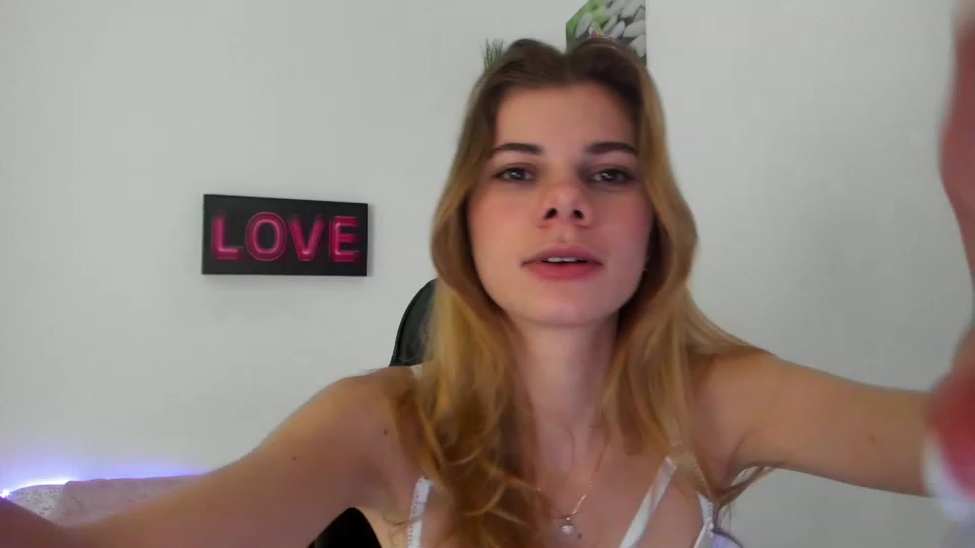 Gallery image thumbnail from RileyReid_18's myfreecams stream on, 01/02/2023, 14:53 image 19 of 20