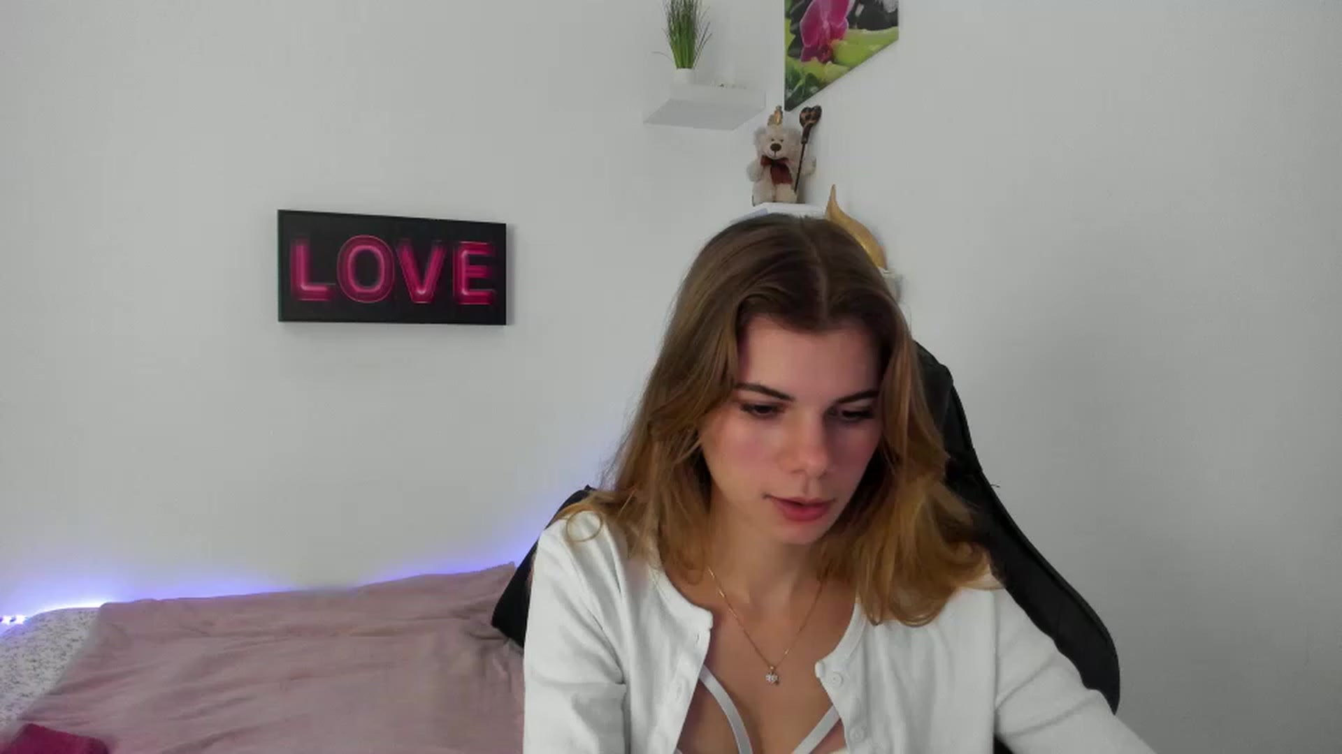 Gallery image thumbnail from RileyReid_18's myfreecams stream on, 01/02/2023, 14:53 image 8 of 20