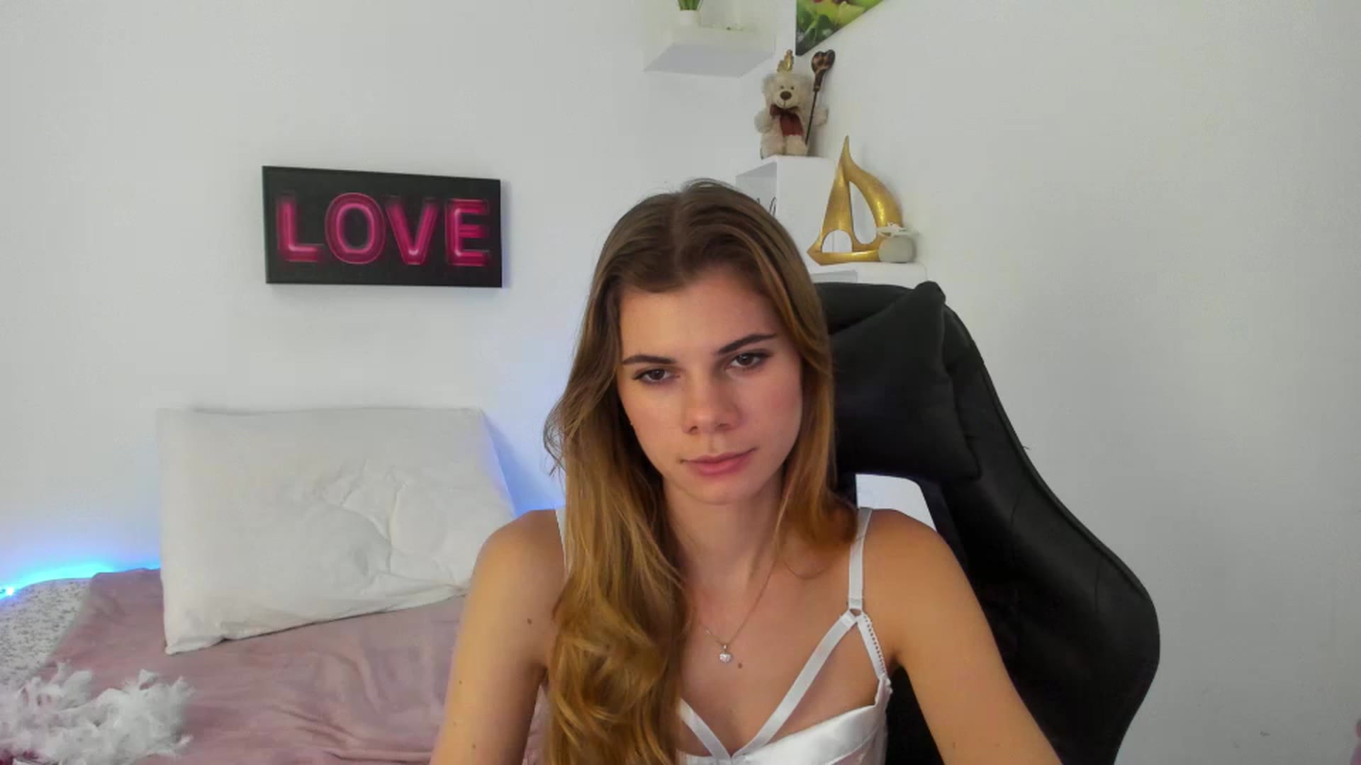 Gallery image thumbnail from RileyReid_18's myfreecams stream on, 01/02/2023, 16:00 image 8 of 20