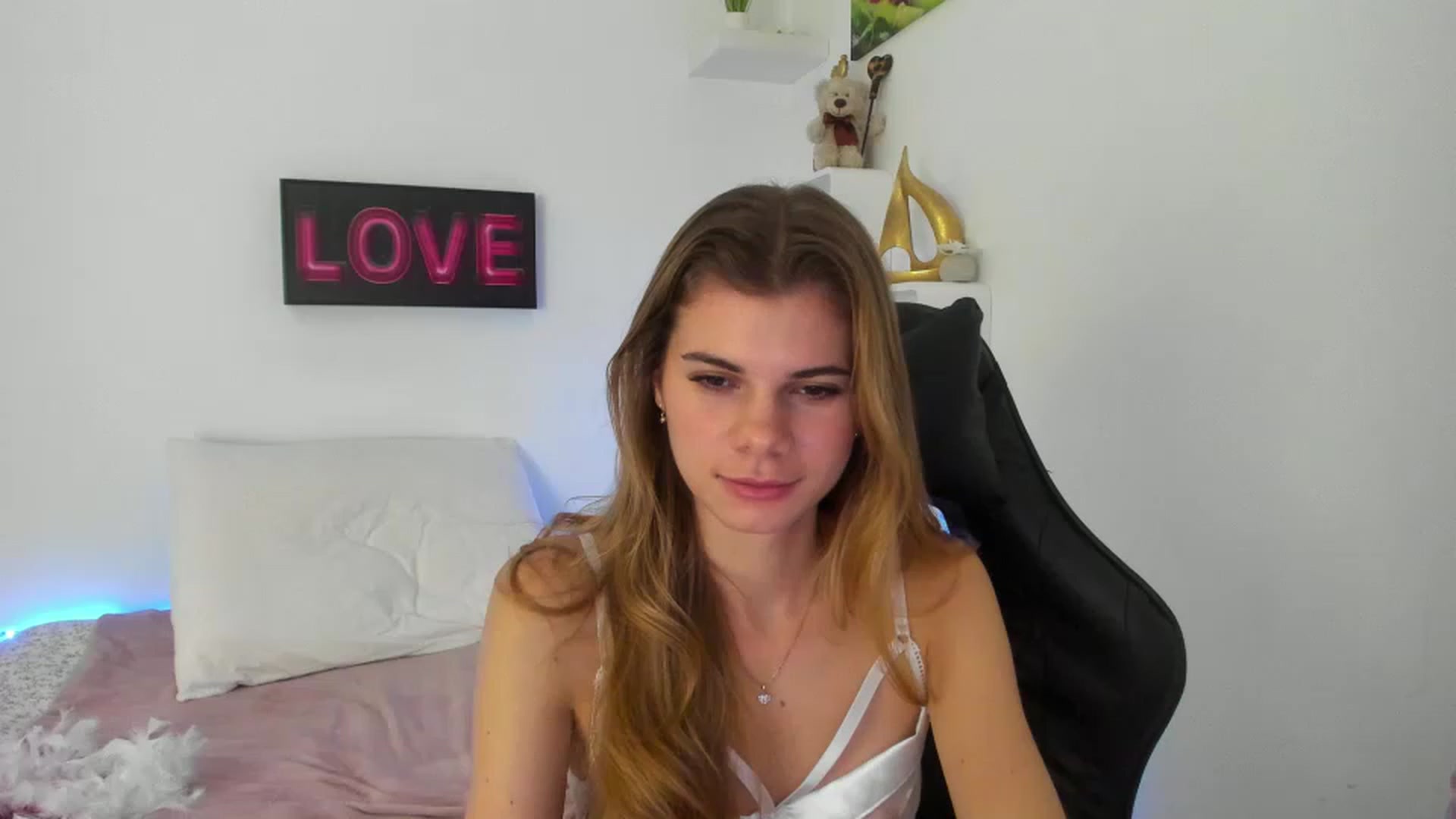 Gallery image thumbnail from RileyReid_18's myfreecams stream on, 01/02/2023, 16:00 image 20 of 20