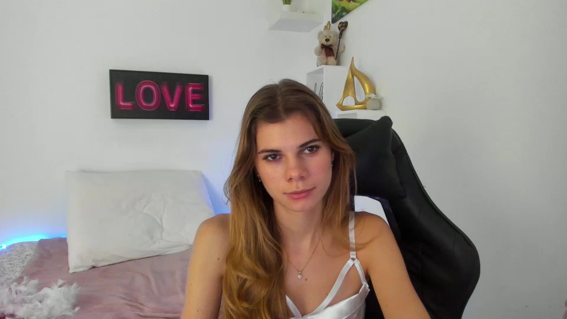 Gallery image thumbnail from RileyReid_18's myfreecams stream on, 01/02/2023, 16:00 image 11 of 20