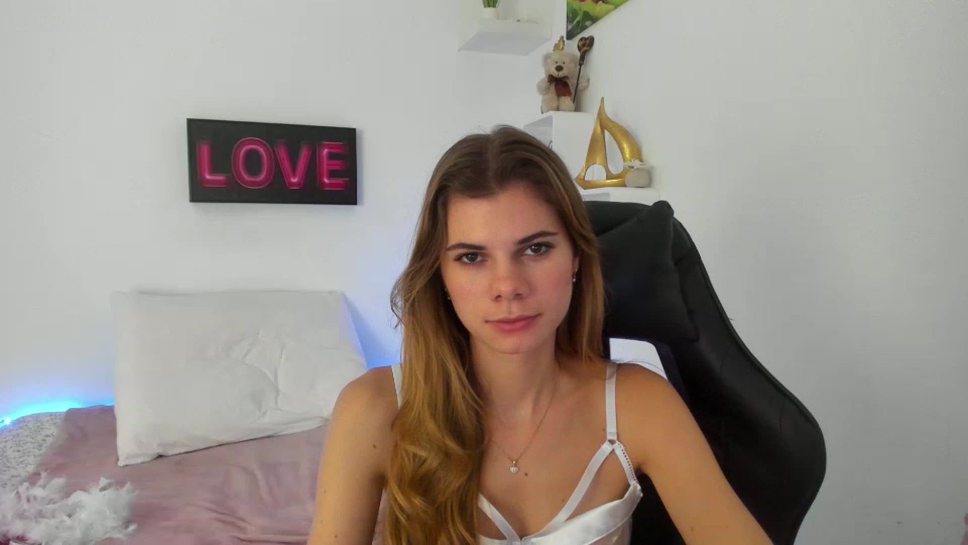 Gallery image thumbnail from RileyReid_18's myfreecams stream on, 01/02/2023, 16:00 image 6 of 20