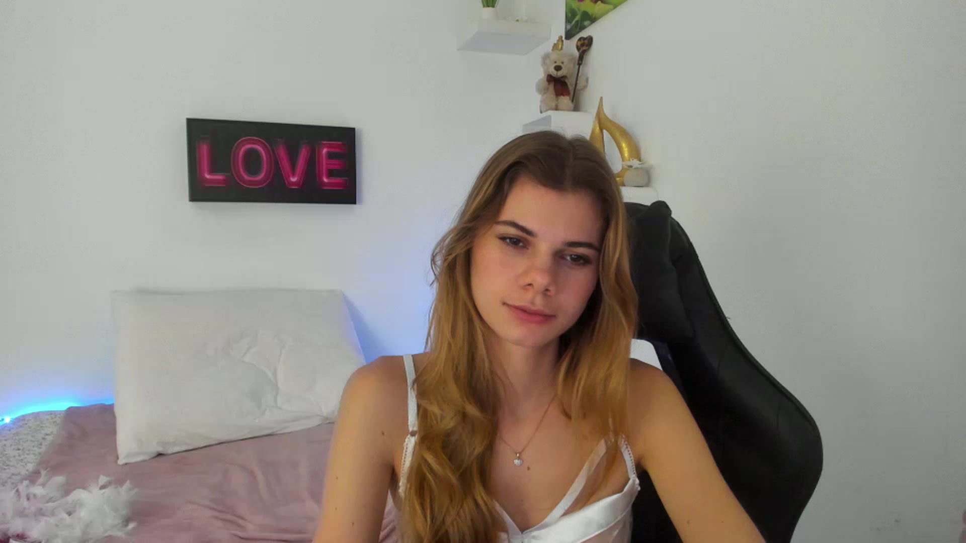 Gallery image thumbnail from RileyReid_18's myfreecams stream on, 01/02/2023, 16:00 image 5 of 20