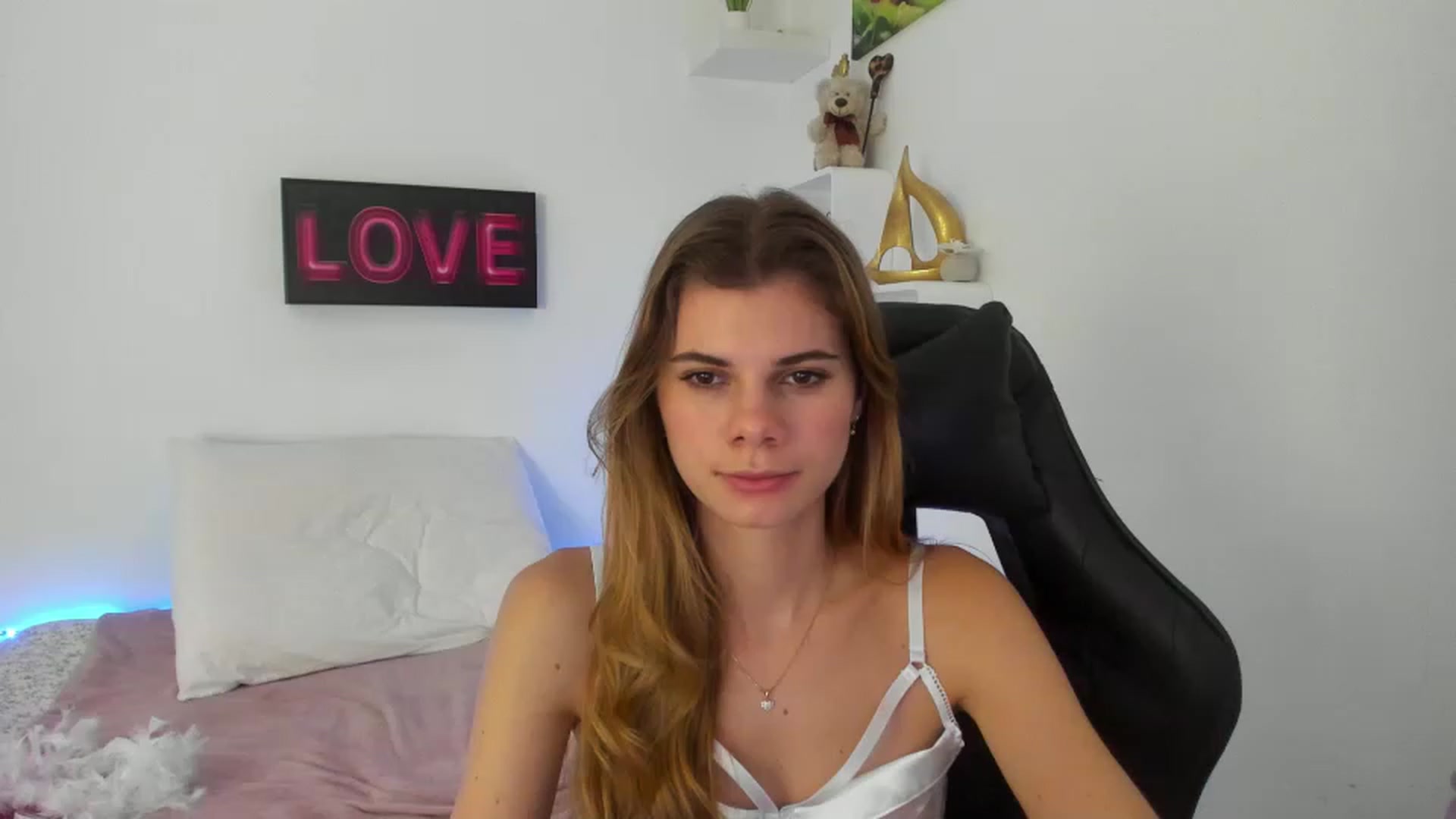Gallery image thumbnail from RileyReid_18's myfreecams stream on, 01/02/2023, 16:00 image 7 of 20