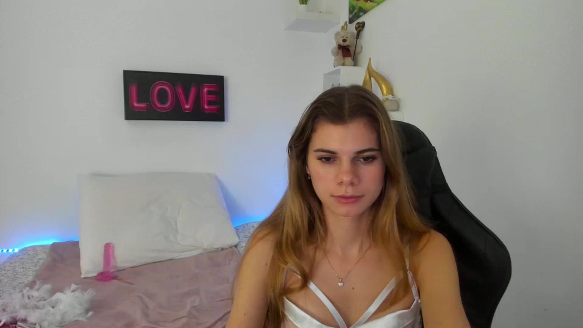Gallery image thumbnail from RileyReid_18's myfreecams stream on, 01/02/2023, 17:03 image 11 of 20