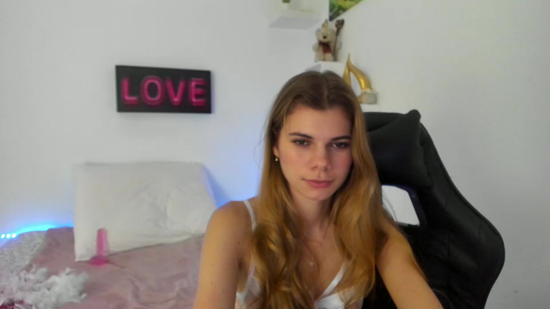 Gallery image thumbnail from RileyReid_18's myfreecams stream on, 01/02/2023, 17:03 image 2 of 20