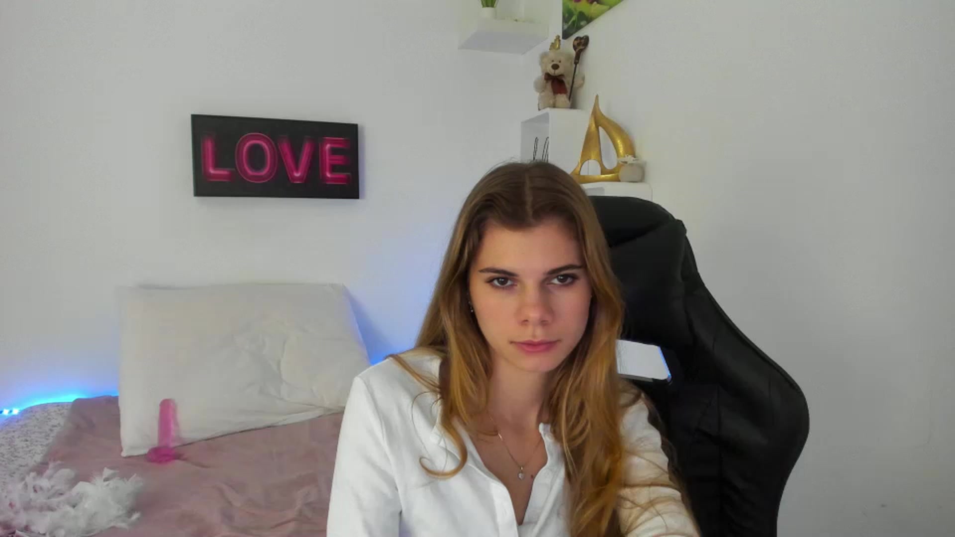 Gallery image thumbnail from RileyReid_18's myfreecams stream on, 01/02/2023, 17:40 image 20 of 20