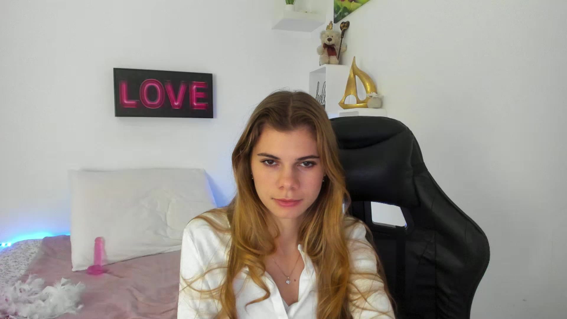 Gallery image thumbnail from RileyReid_18's myfreecams stream on, 01/02/2023, 17:40 image 10 of 20