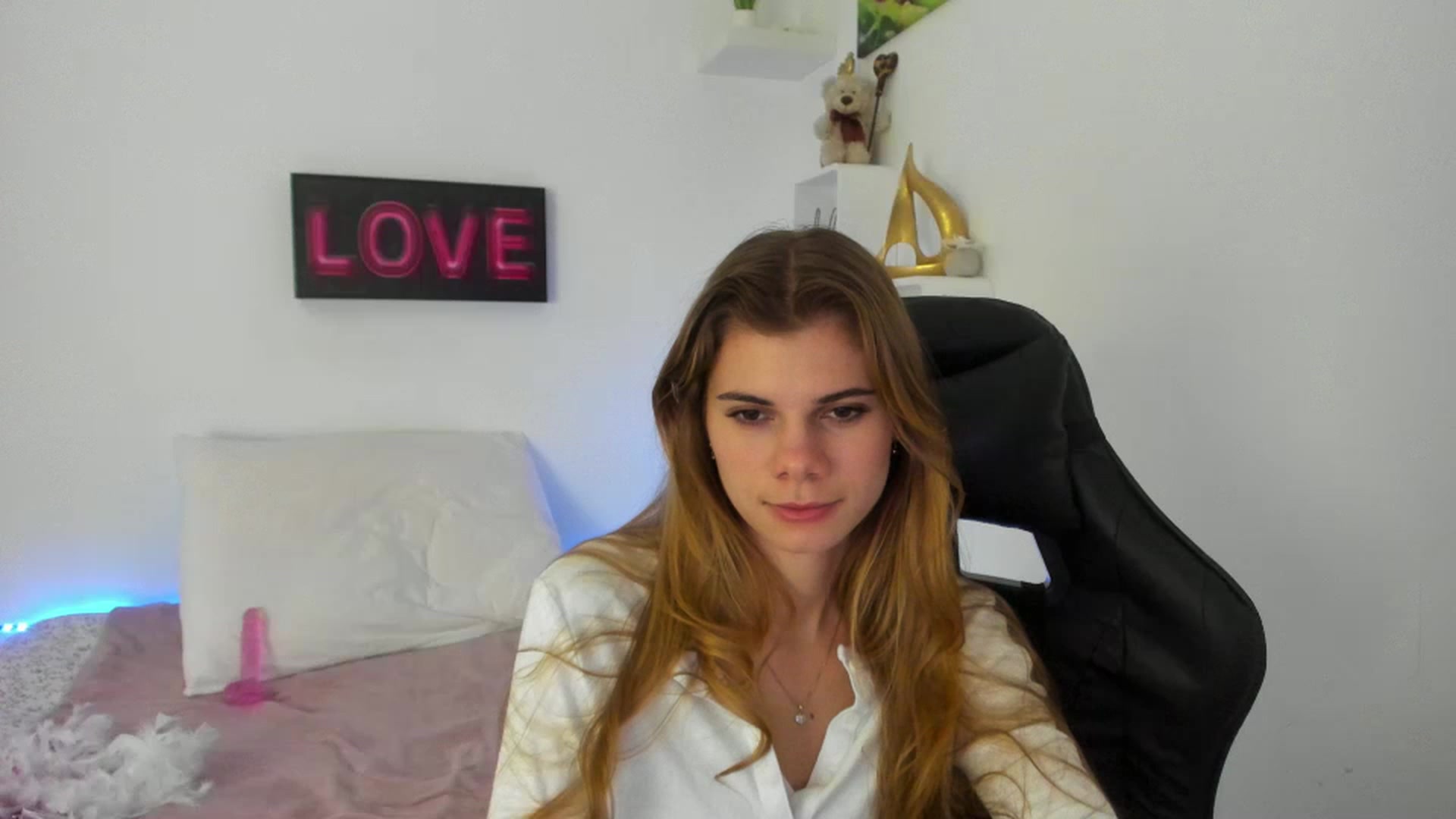 Gallery image thumbnail from RileyReid_18's myfreecams stream on, 01/02/2023, 17:40 image 4 of 20