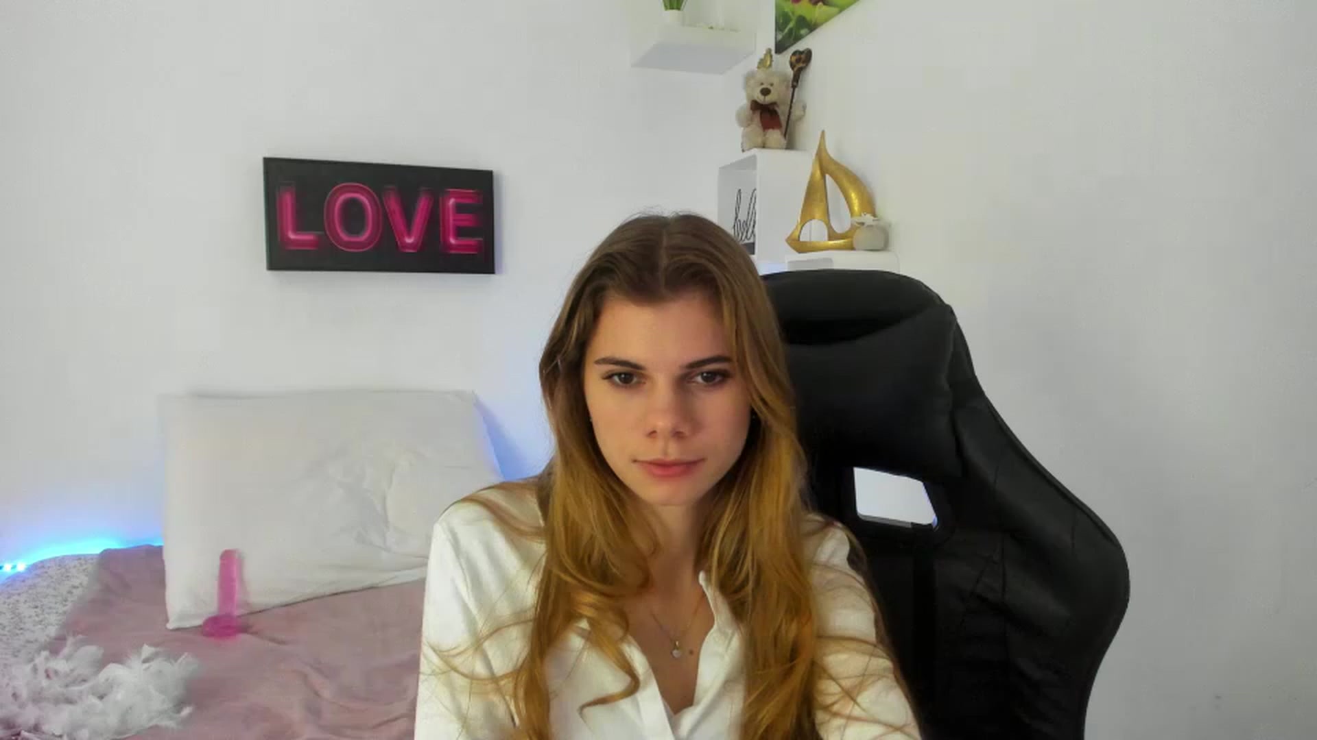 Gallery image thumbnail from RileyReid_18's myfreecams stream on, 01/02/2023, 17:40 image 13 of 20