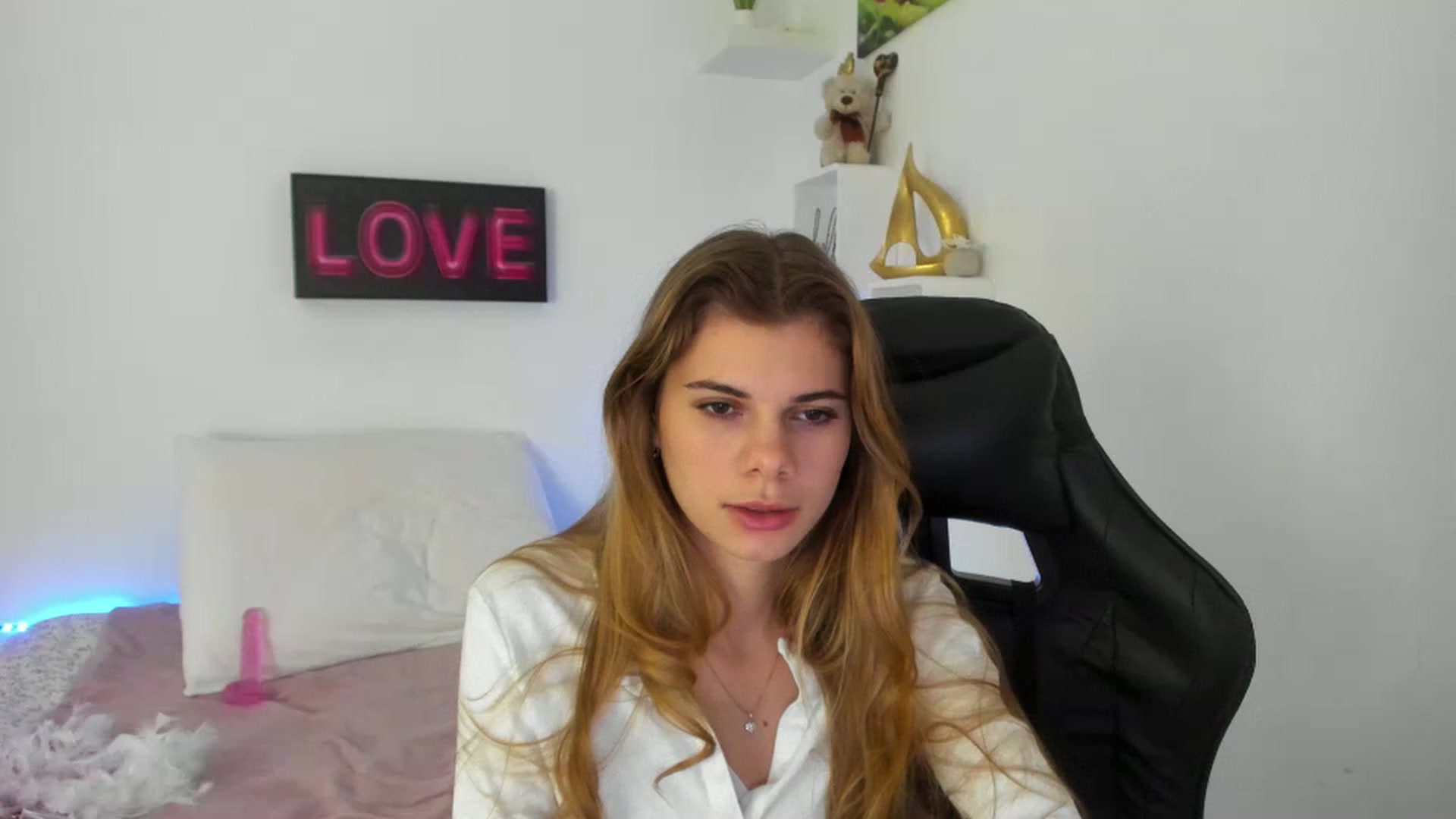 Gallery image thumbnail from RileyReid_18's myfreecams stream on, 01/02/2023, 17:40 image 7 of 20