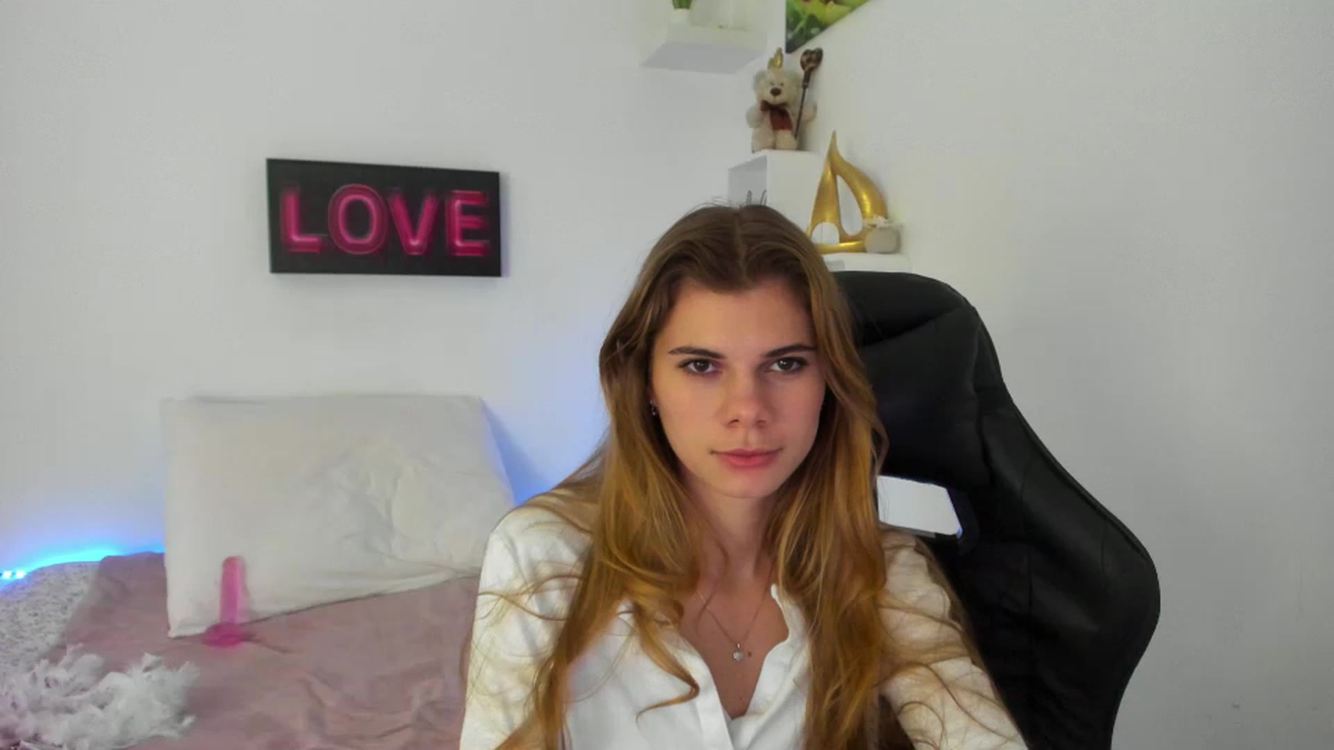 Gallery image thumbnail from RileyReid_18's myfreecams stream on, 01/02/2023, 17:40 image 3 of 20