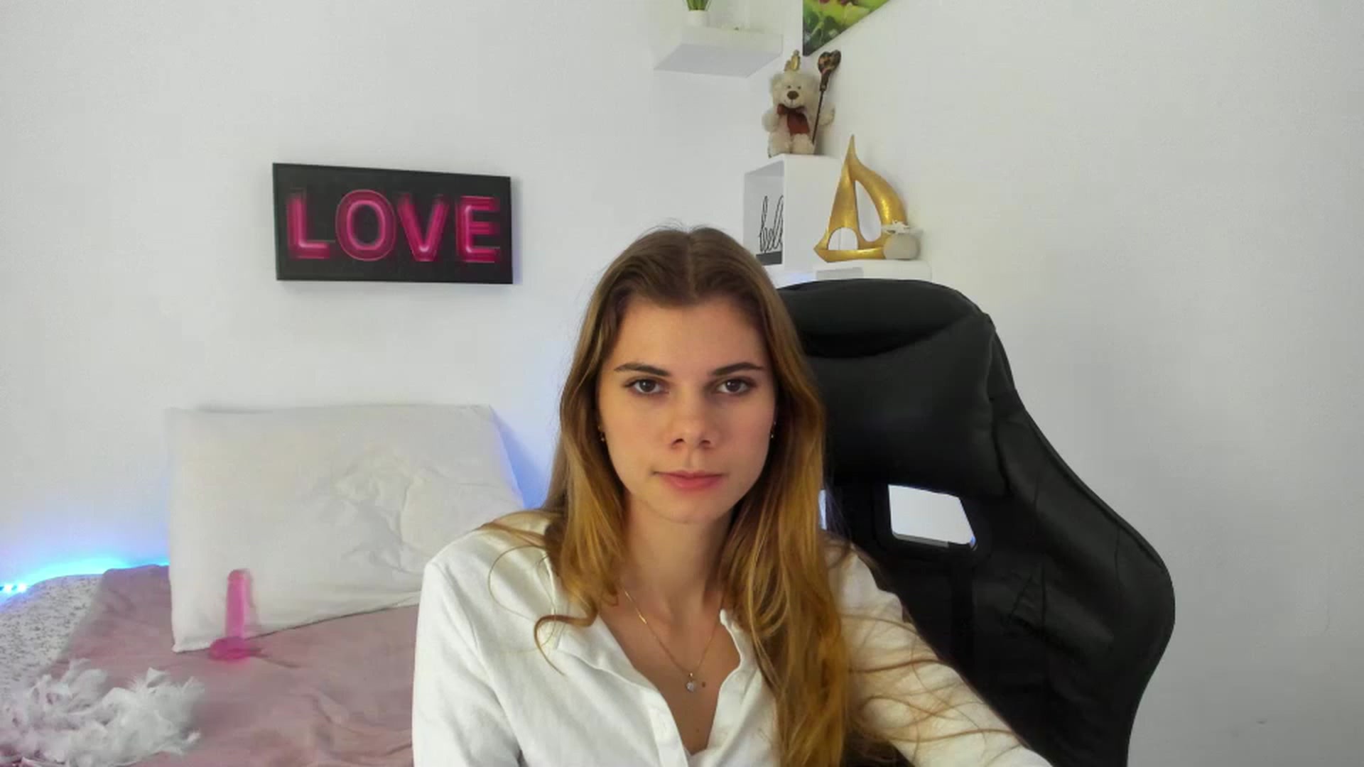 Gallery image thumbnail from RileyReid_18's myfreecams stream on, 01/02/2023, 17:40 image 17 of 20