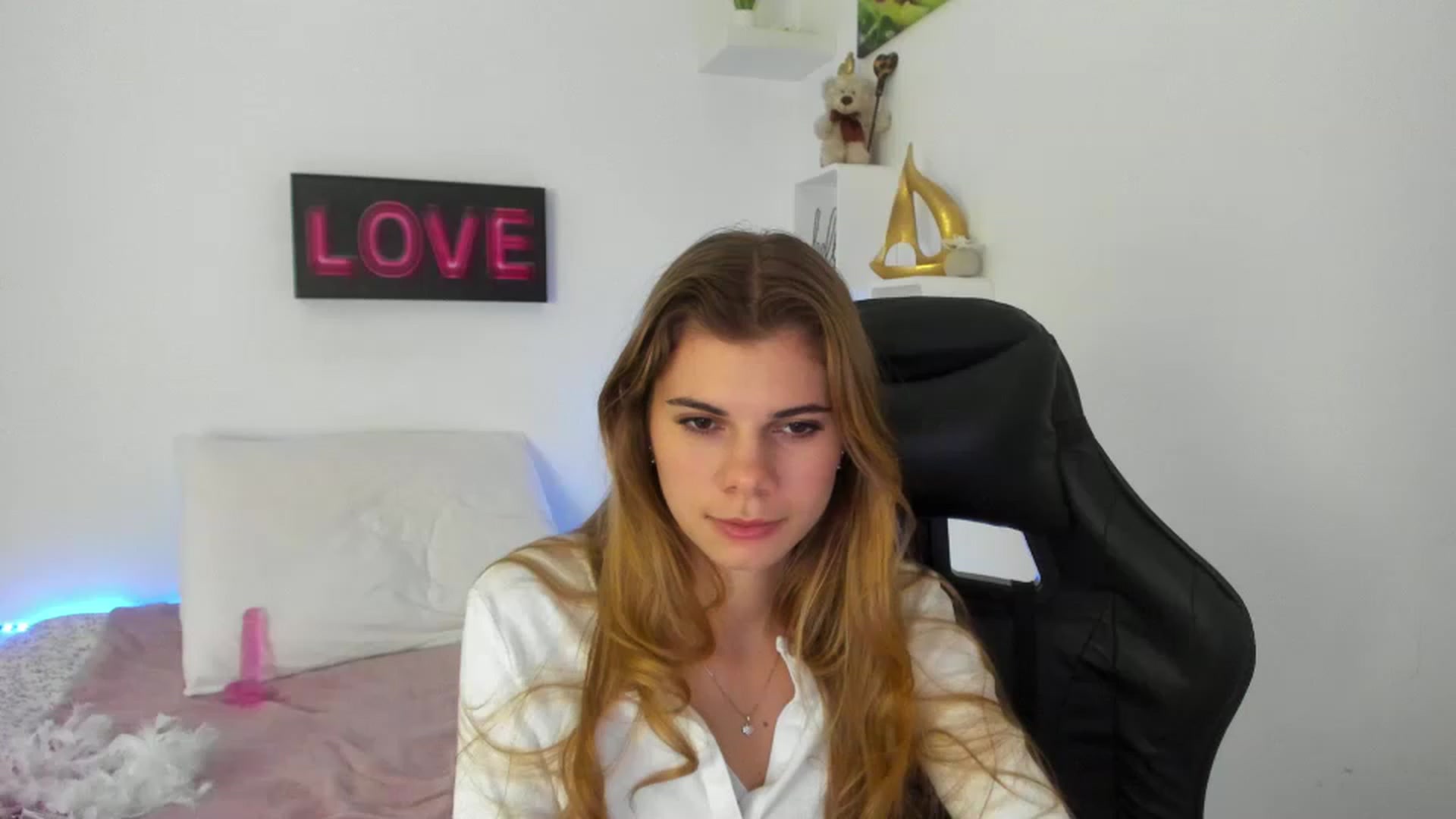 Gallery image thumbnail from RileyReid_18's myfreecams stream on, 01/02/2023, 17:40 image 8 of 20