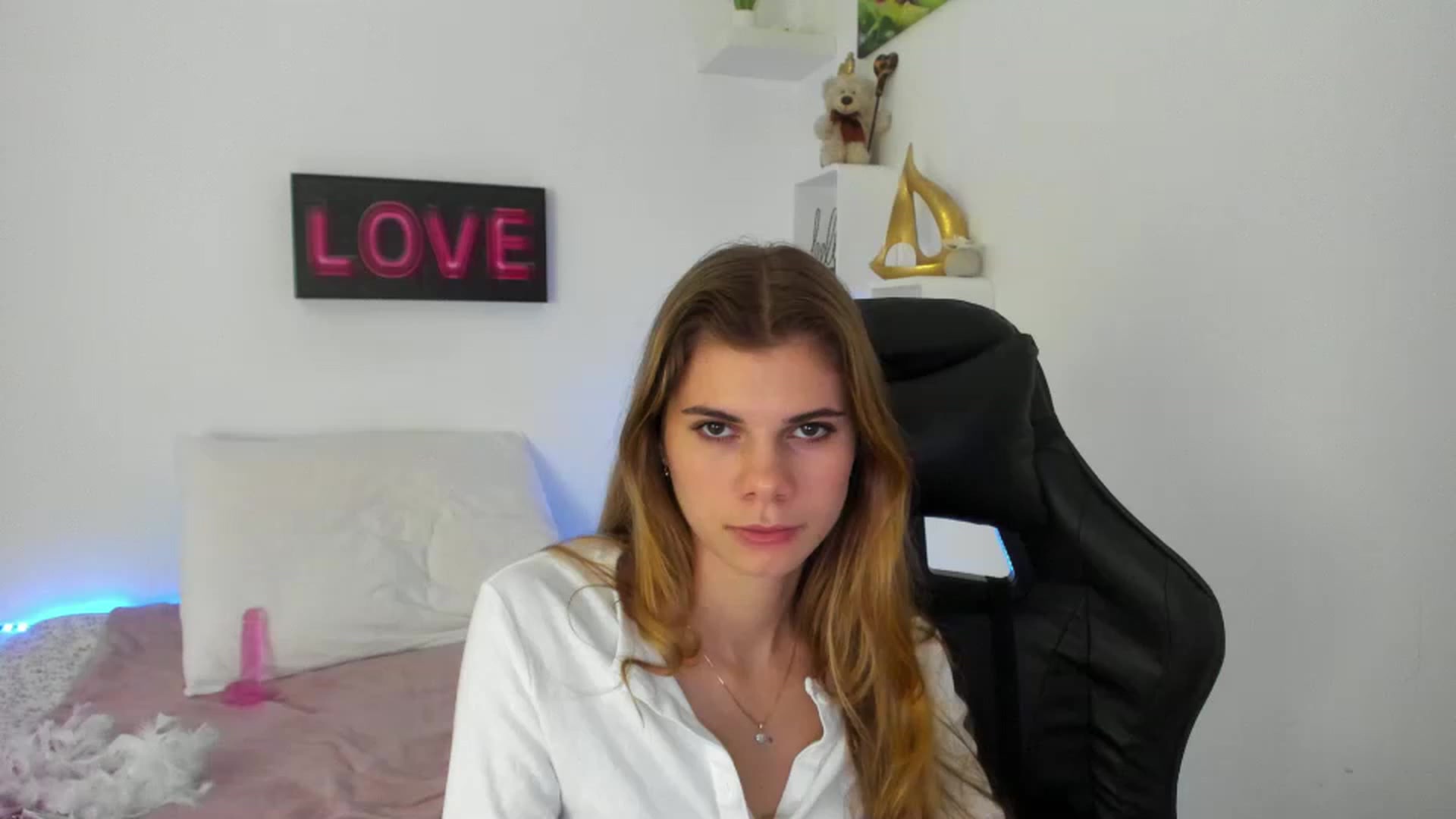 Gallery image thumbnail from RileyReid_18's myfreecams stream on, 01/02/2023, 17:40 image 19 of 20