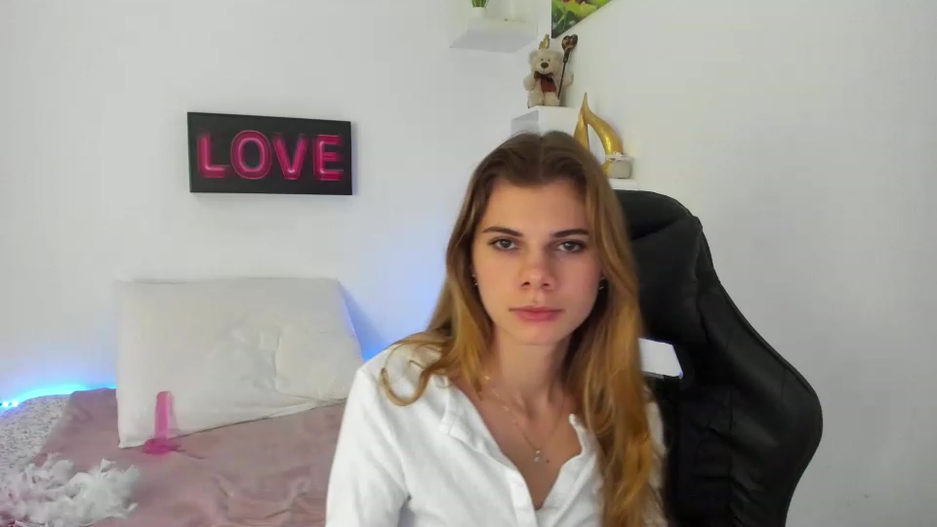 Gallery image thumbnail from RileyReid_18's myfreecams stream on, 01/02/2023, 17:40 image 16 of 20
